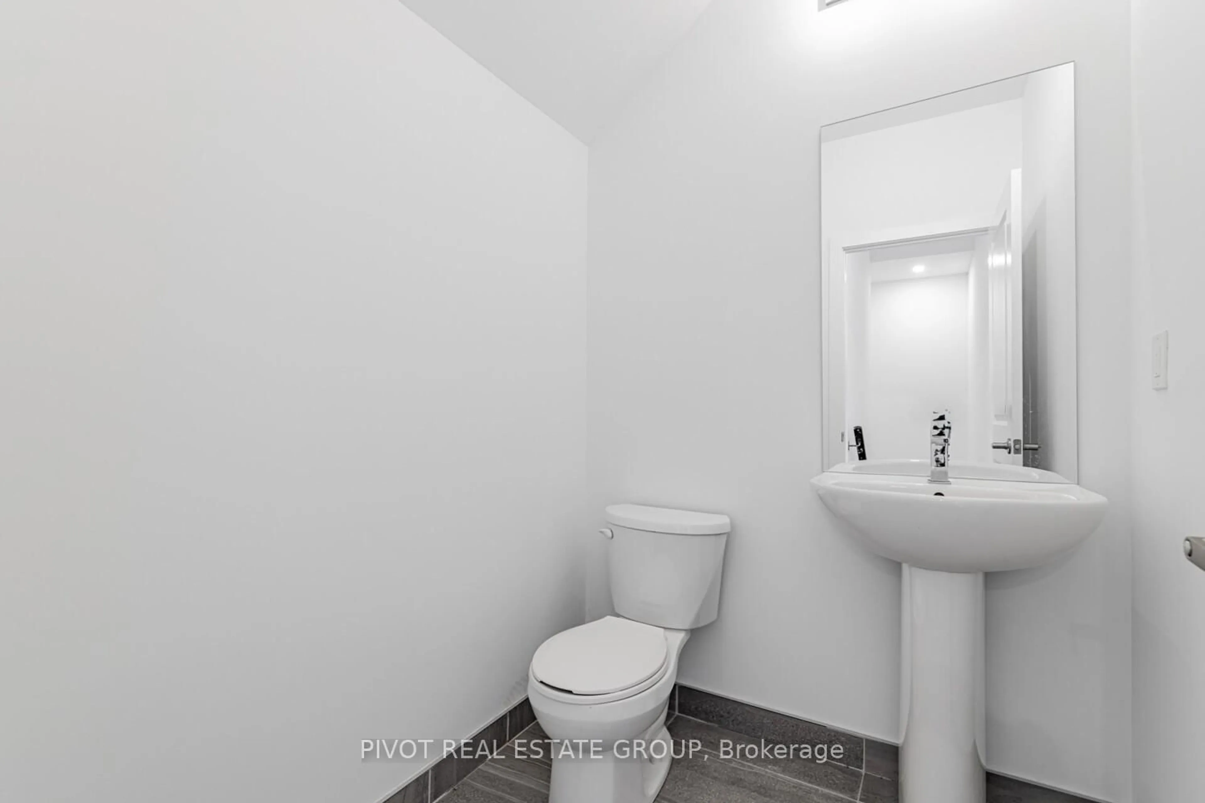 Standard bathroom, unknown for 42 Covington Cres, Whitchurch-Stouffville Ontario L4A 4W8