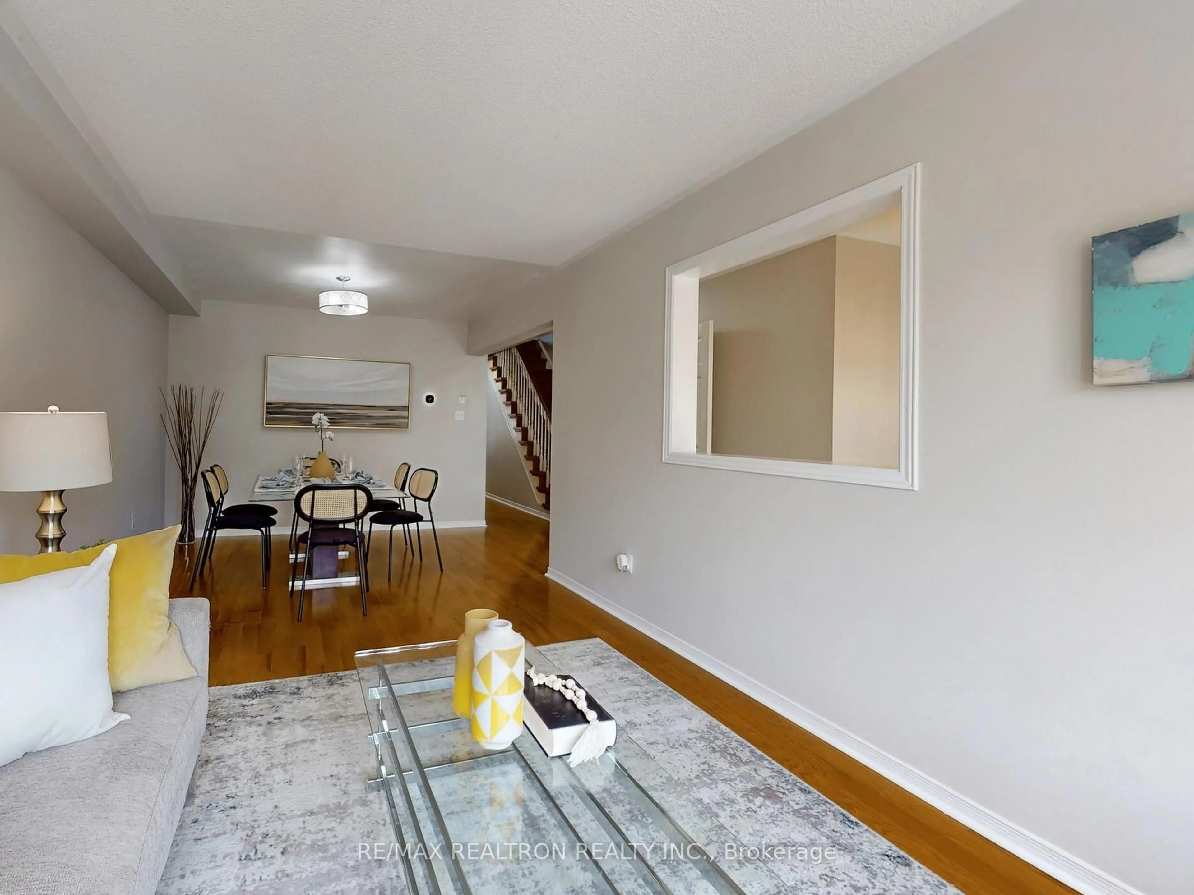 A pic of a room for 8 Coburg Cres, Richmond Hill Ontario L4B 4E1