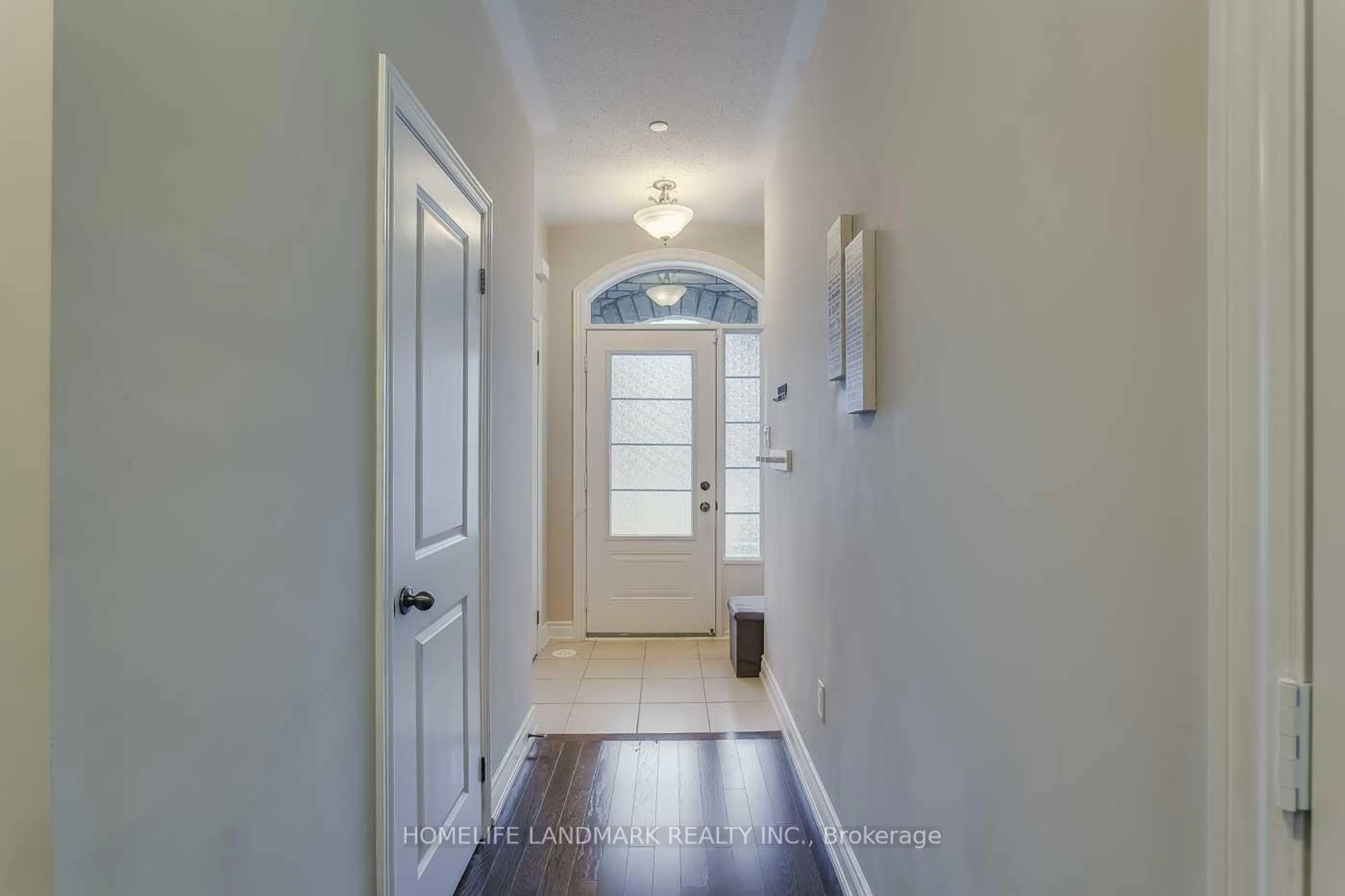 Indoor entryway for 1331 Major Mackenzie Dr #91, Vaughan Ontario L6A 4W4