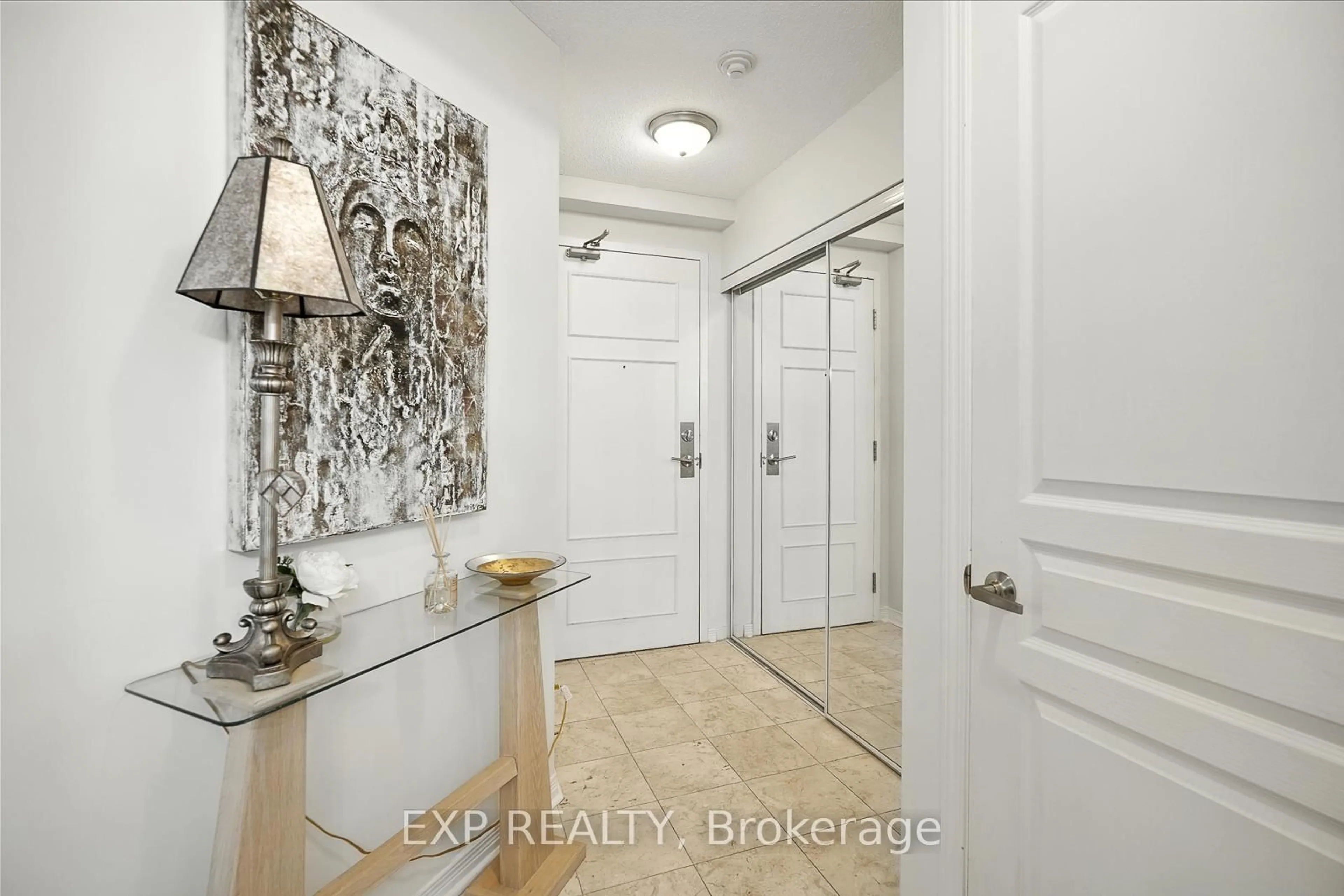 Indoor entryway for 350 Red Maple Rd #505, Richmond Hill Ontario L4C 0T5