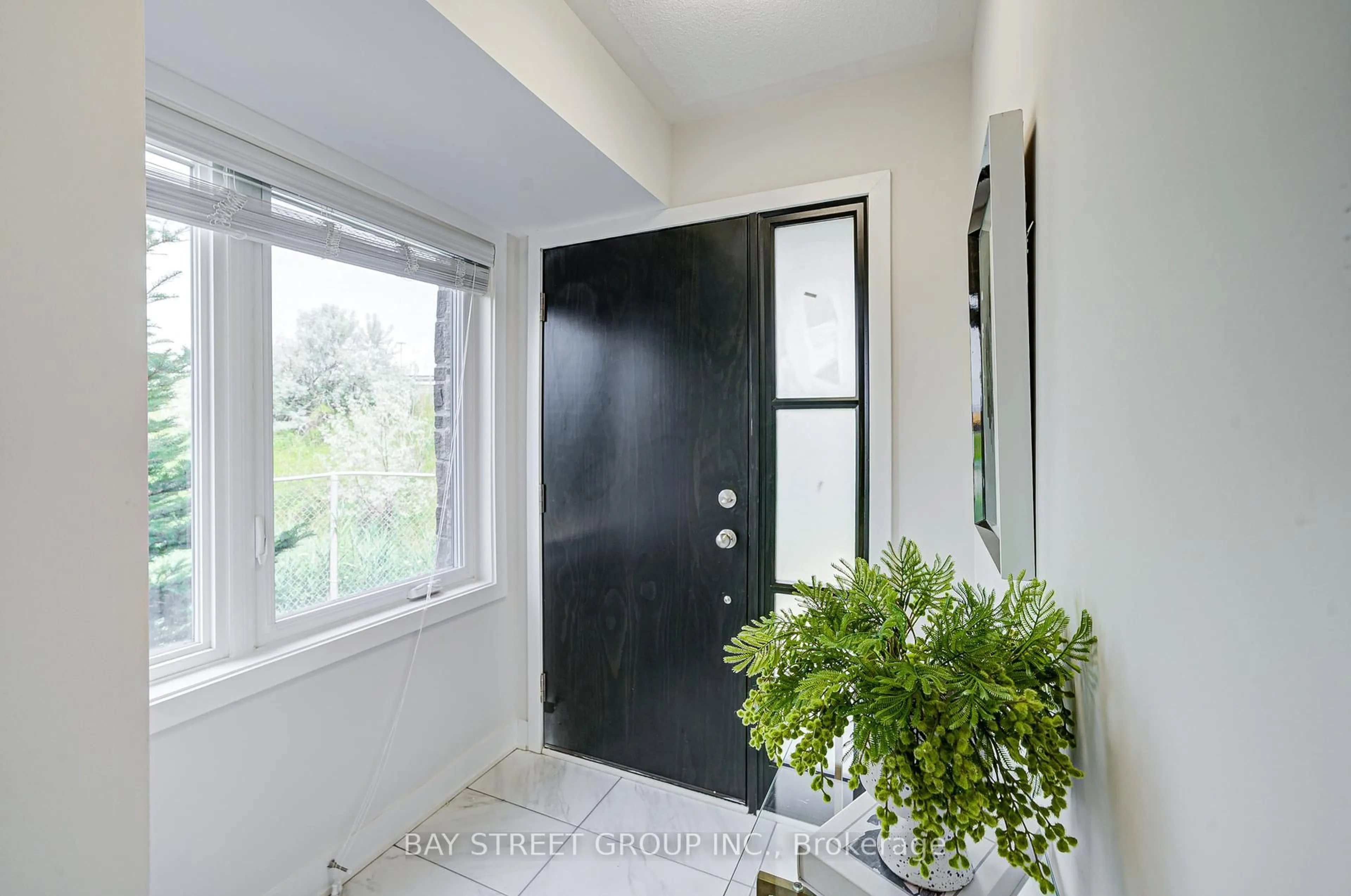 Indoor entryway for 35 Carpaccio Ave, Vaughan Ontario L4H 4R5