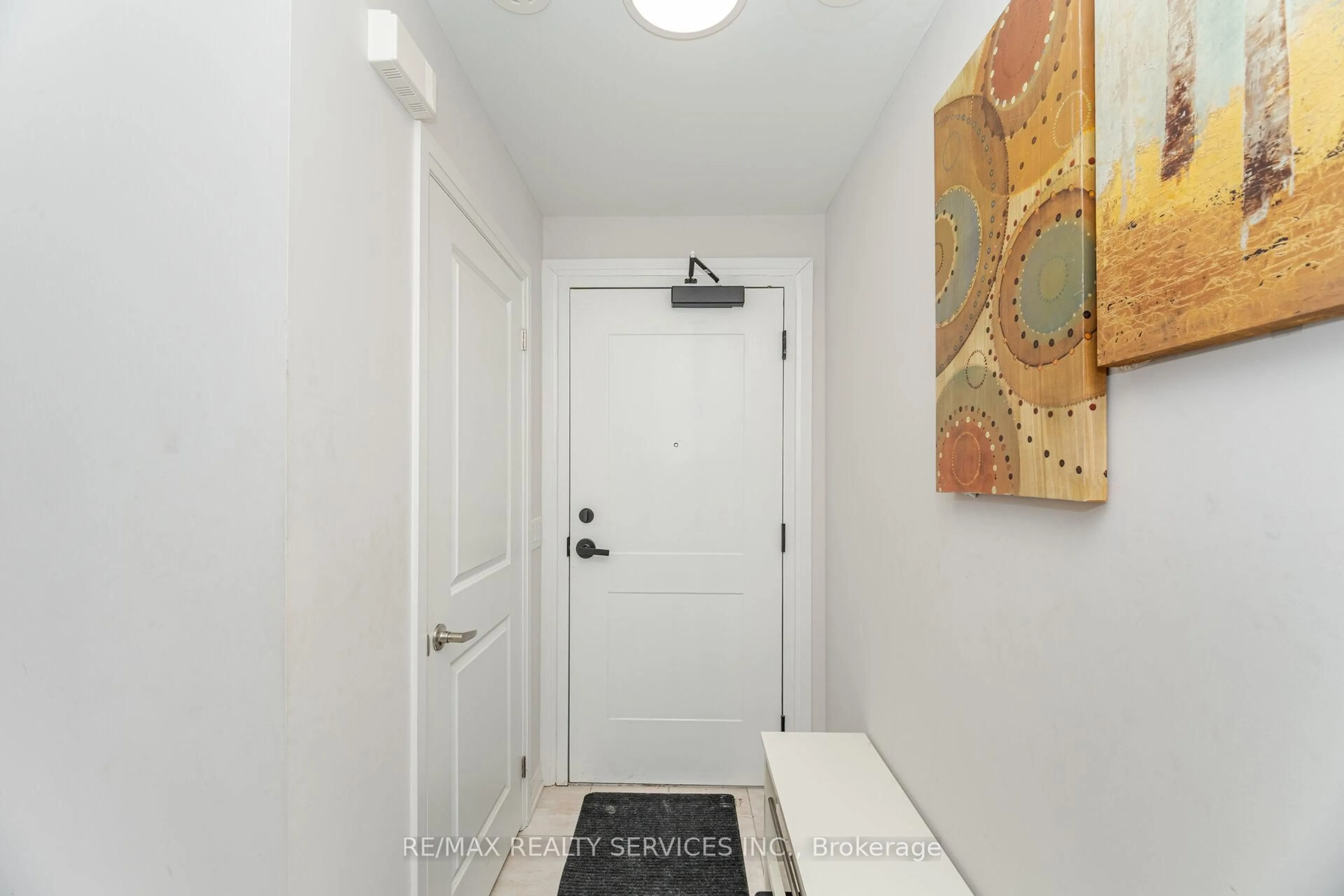 Indoor entryway for 220 Dissette St #12, Bradford West Gwillimbury Ontario L3Z 4M2