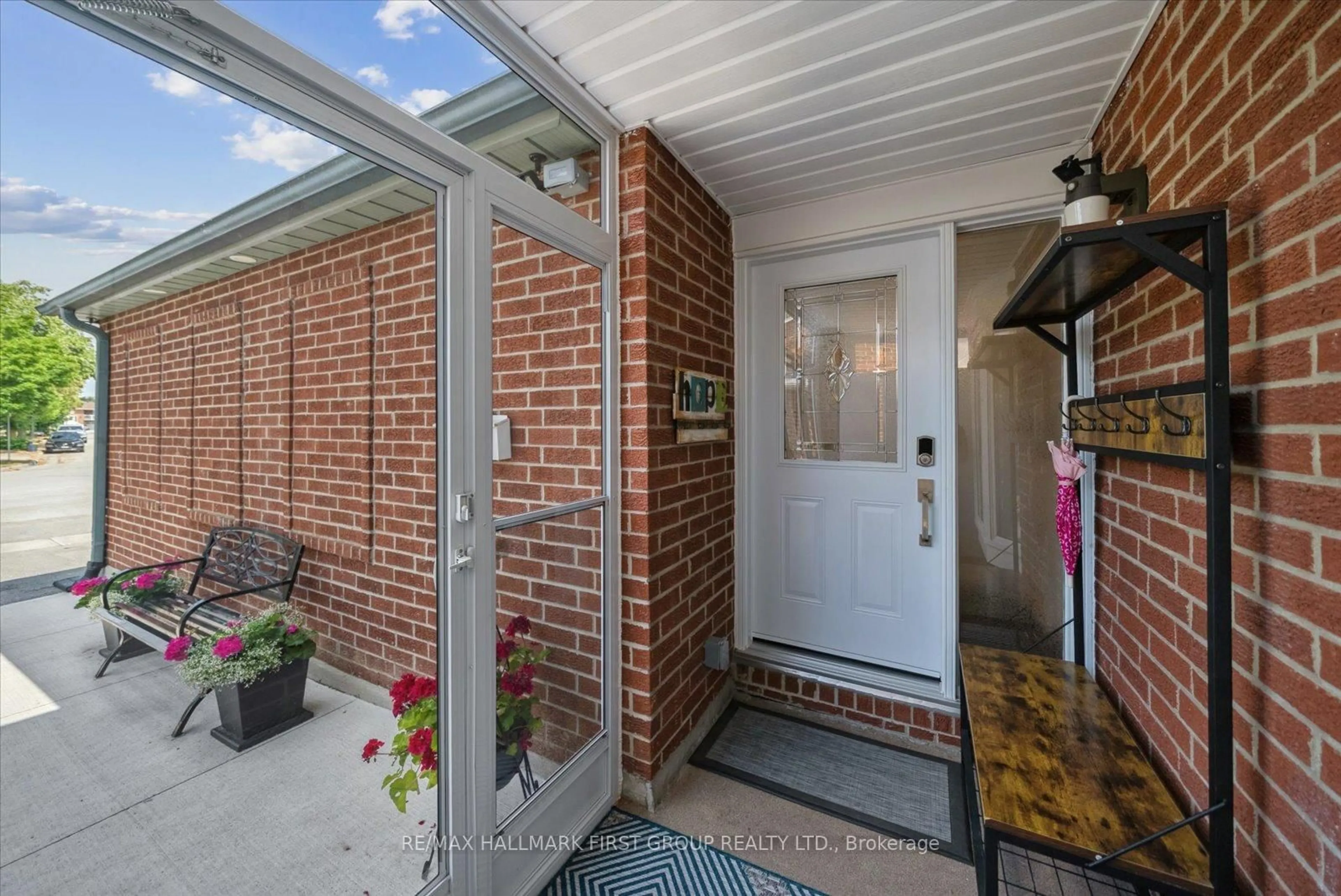 Indoor entryway for 51 Andrea Lane, Vaughan Ontario L4L 1E6