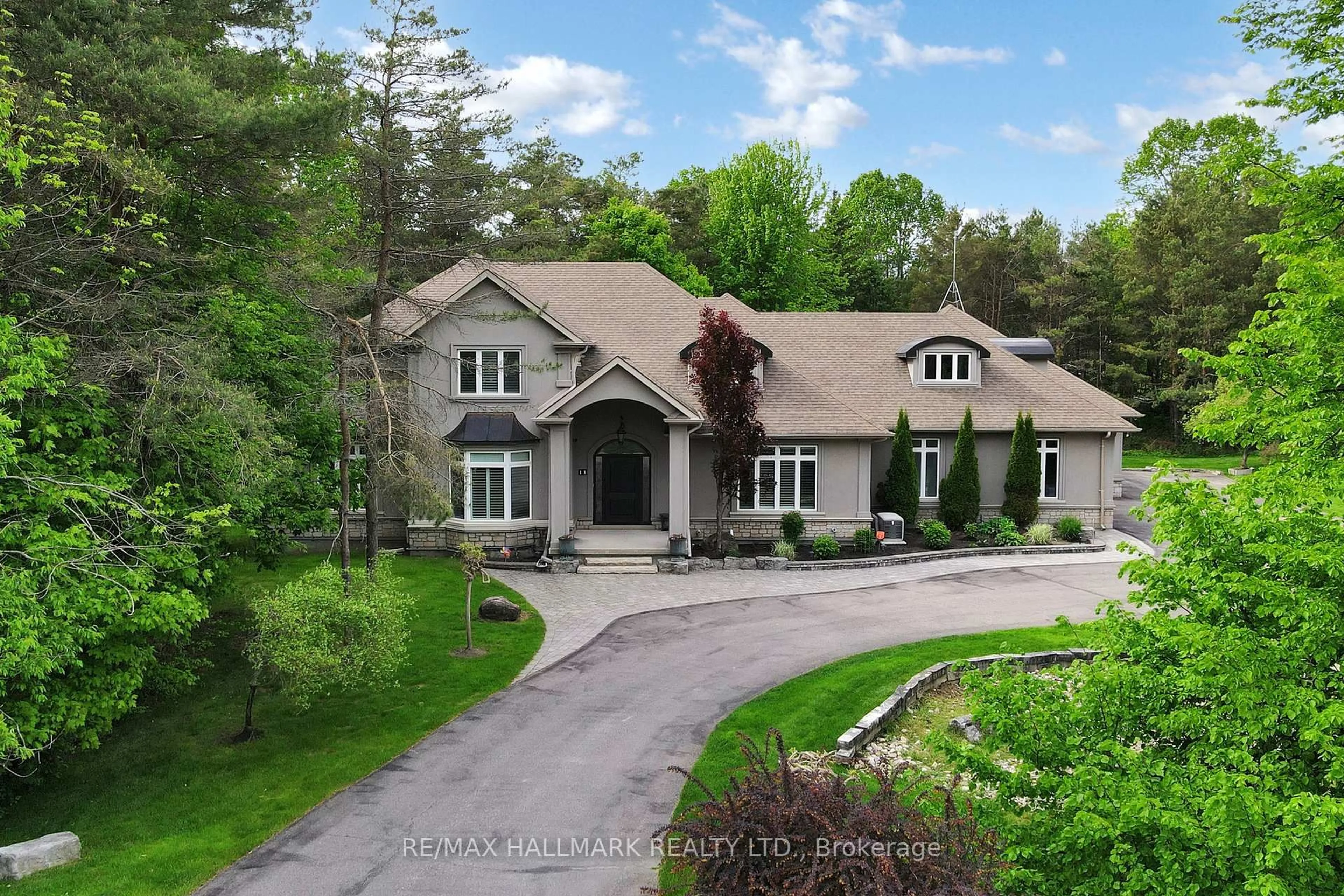A pic from outside/outdoor area/front of a property/back of a property/a pic from drone, street for 11 Loggers Tr, Whitchurch-Stouffville Ontario L4A 2L6