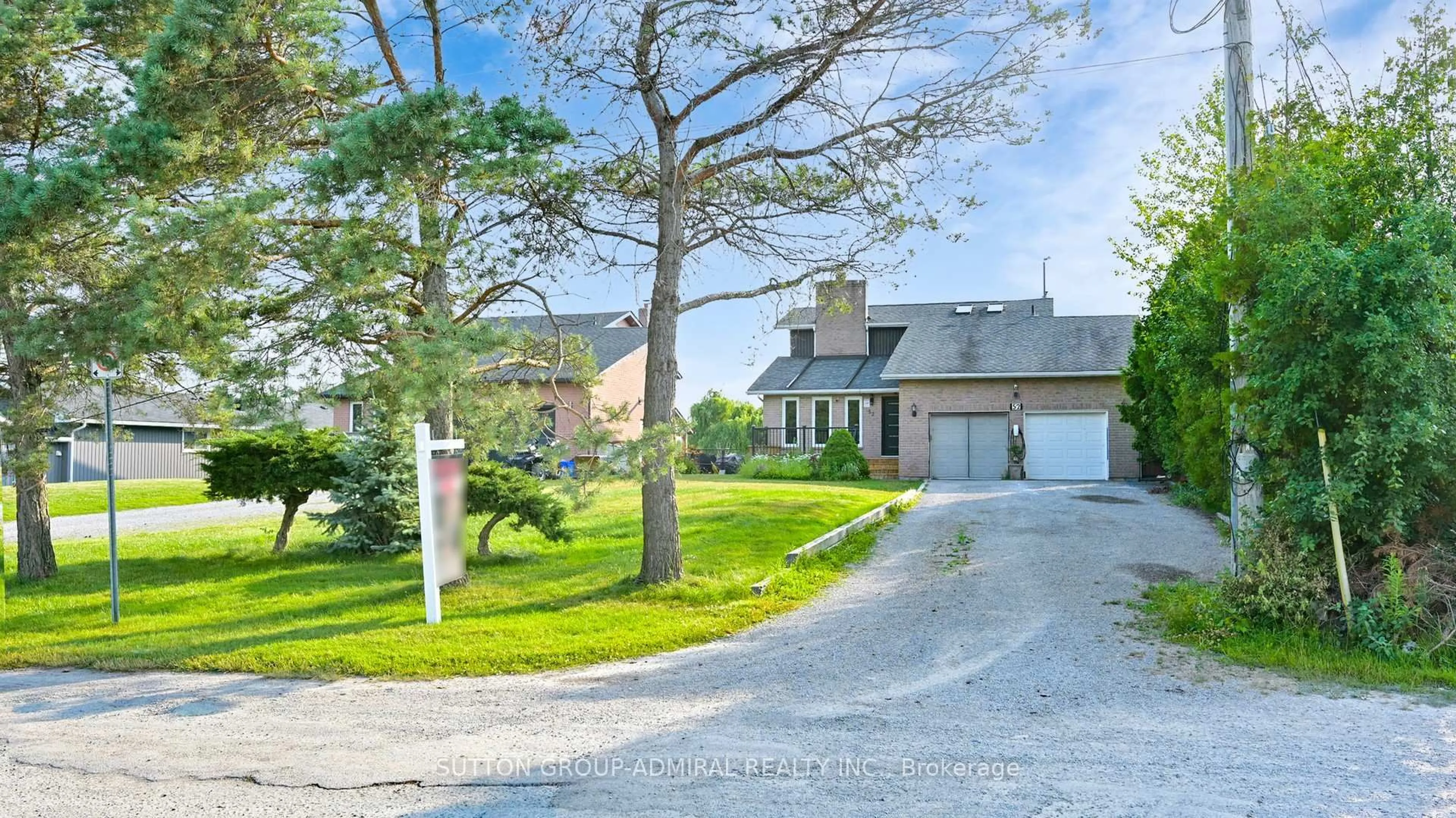 A pic from outside/outdoor area/front of a property/back of a property/a pic from drone, street for 52 Riverside Dr, Georgina Ontario L0E 1N0