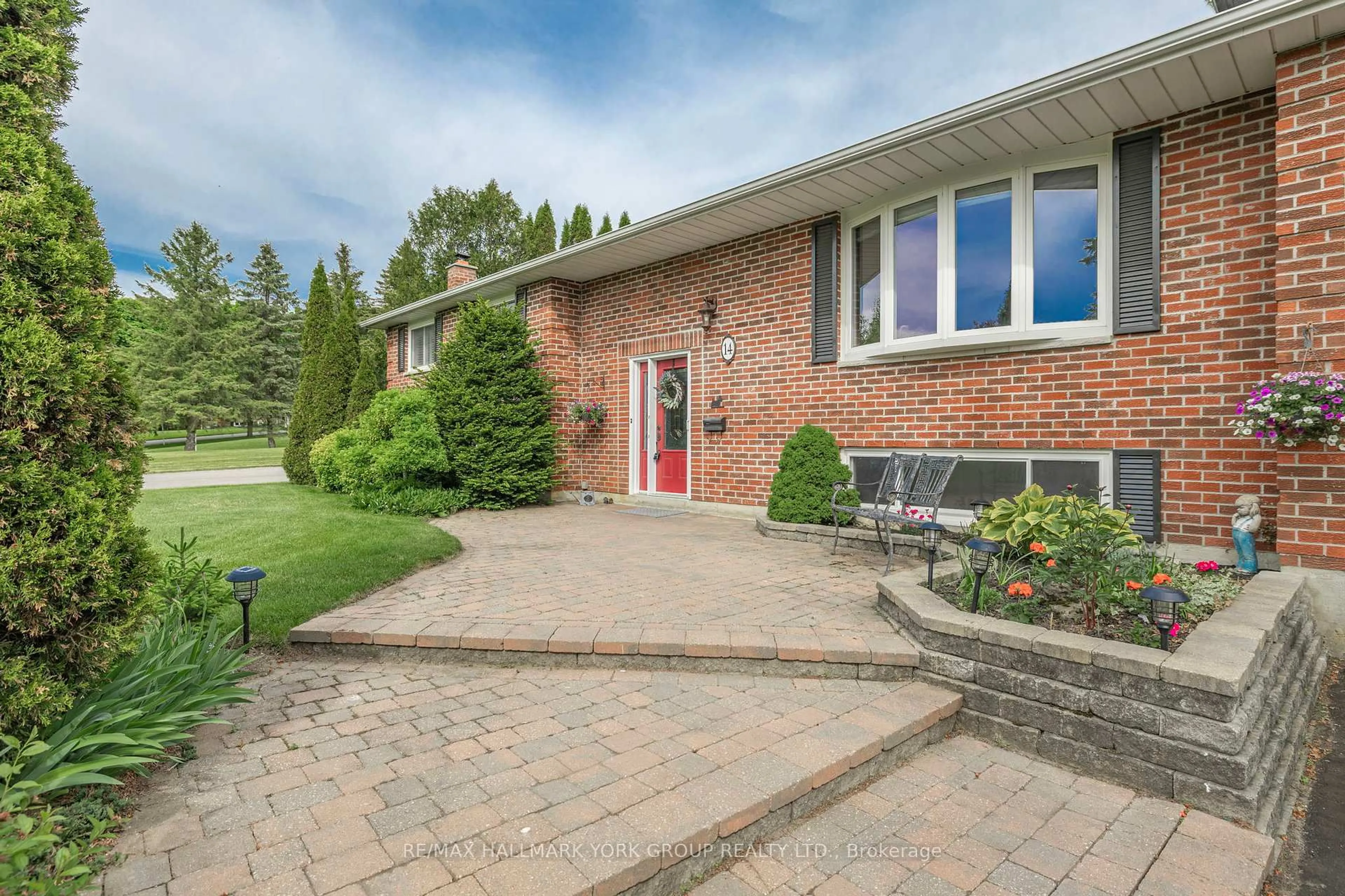 Home with brick exterior material, street for 14 Anchor Crt, East Gwillimbury Ontario L9N 1G1