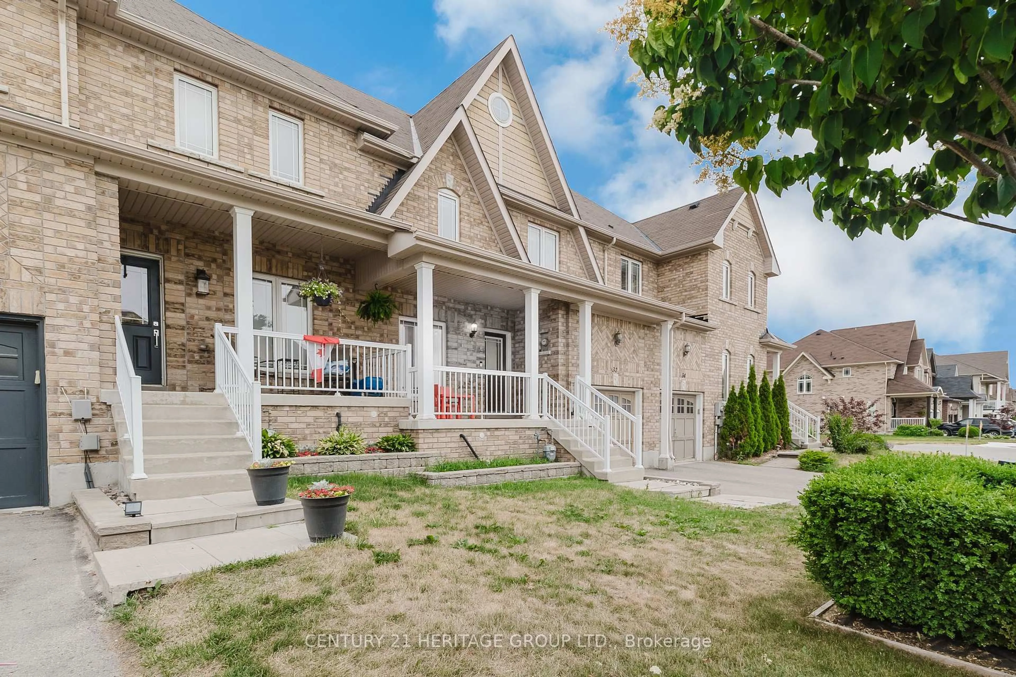 Home with brick exterior material, street for 32 Grey Wing Ave, Georgina Ontario L4P 0B7