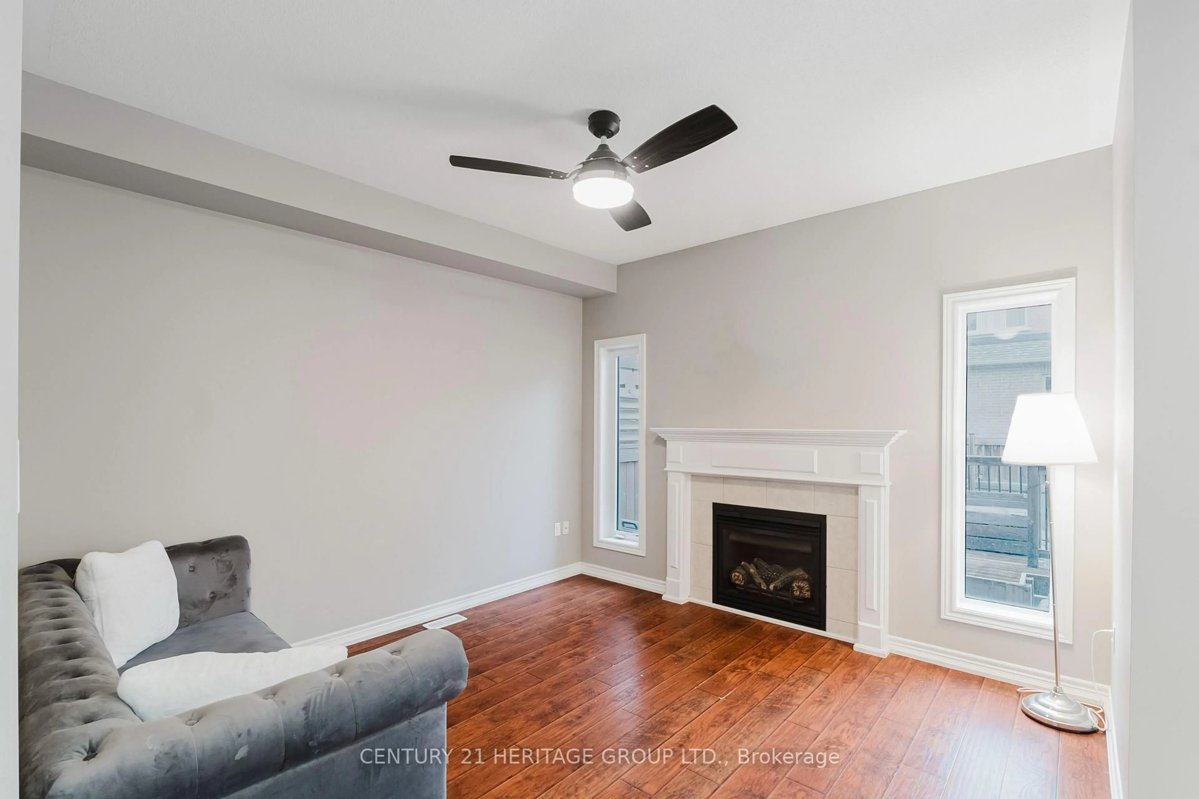 Living room with furniture, wood/laminate floor for 32 Grey Wing Ave, Georgina Ontario L4P 0B7