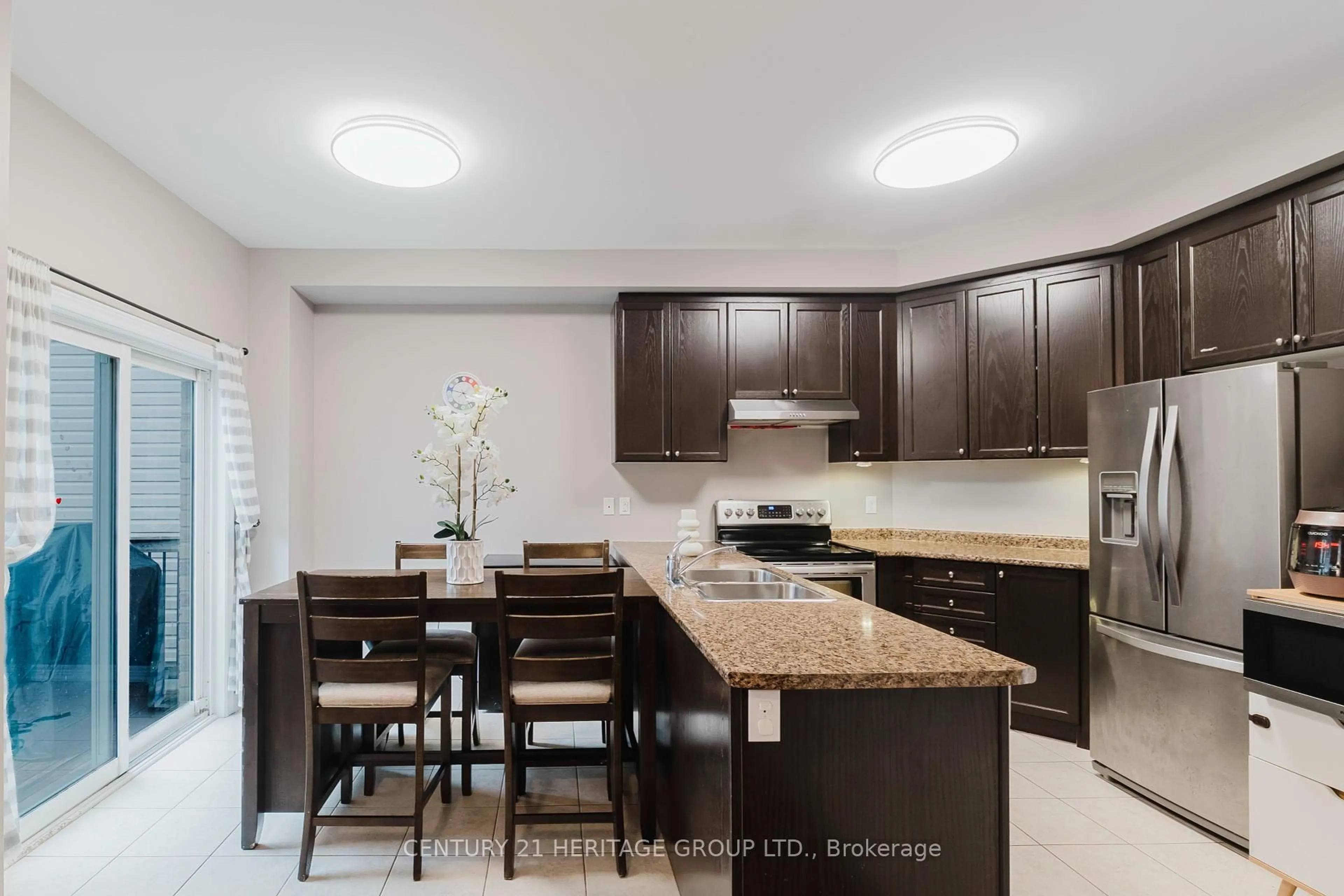 Open concept kitchen, ceramic/tile floor for 32 Grey Wing Ave, Georgina Ontario L4P 0B7