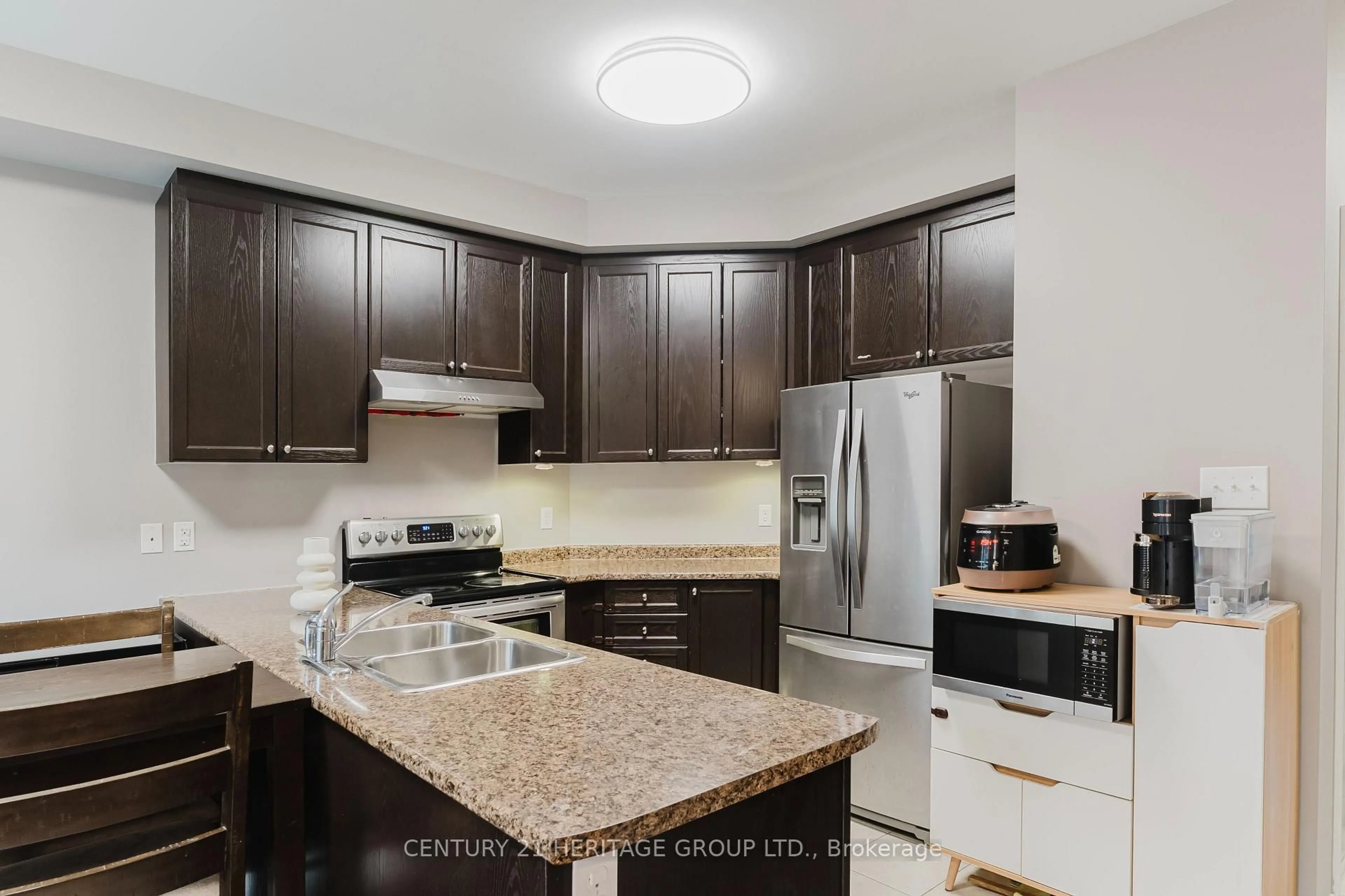 Standard kitchen, unknown for 32 Grey Wing Ave, Georgina Ontario L4P 0B7
