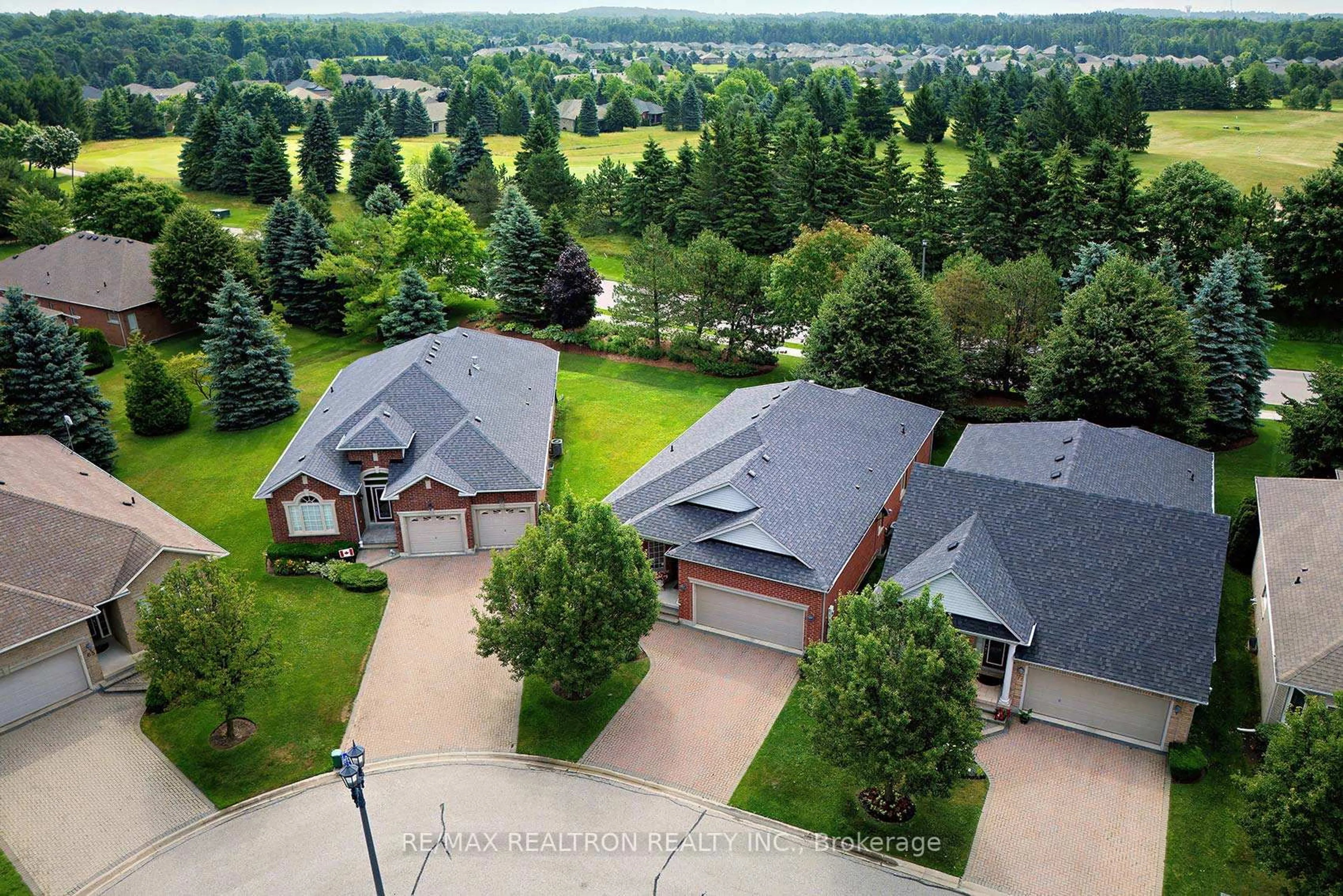 A pic from outside/outdoor area/front of a property/back of a property/a pic from drone, unknown for 73 Braid Bend, Whitchurch-Stouffville Ontario L4A 1R7
