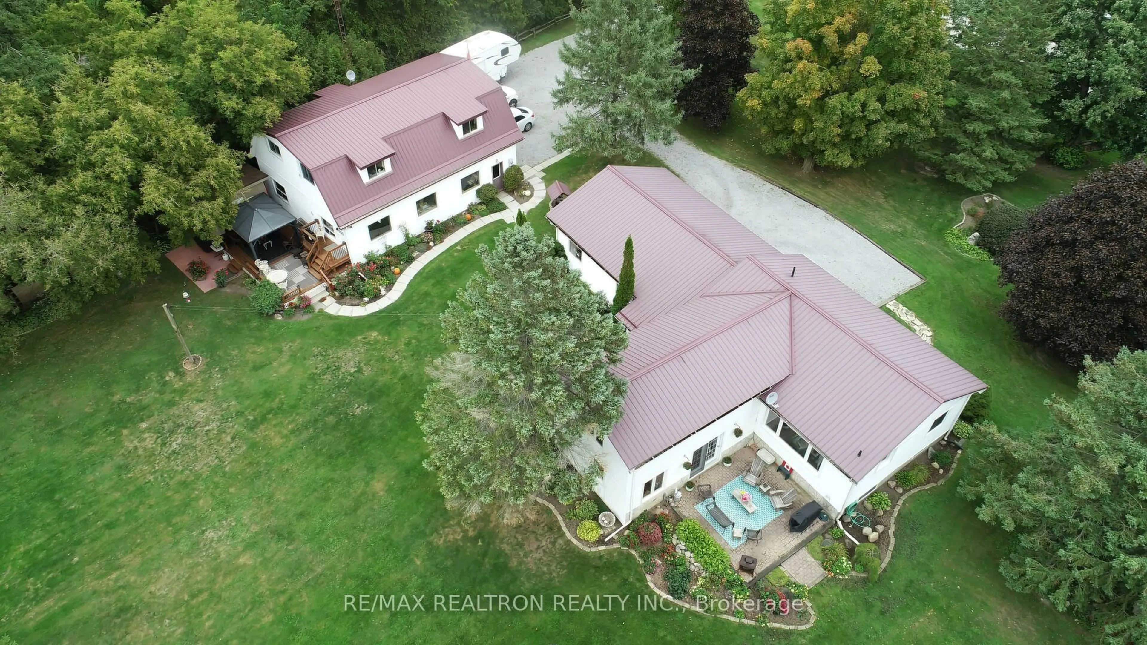 A pic from outside/outdoor area/front of a property/back of a property/a pic from drone, building for 19868 McCowan Rd, East Gwillimbury Ontario L0G 1M0