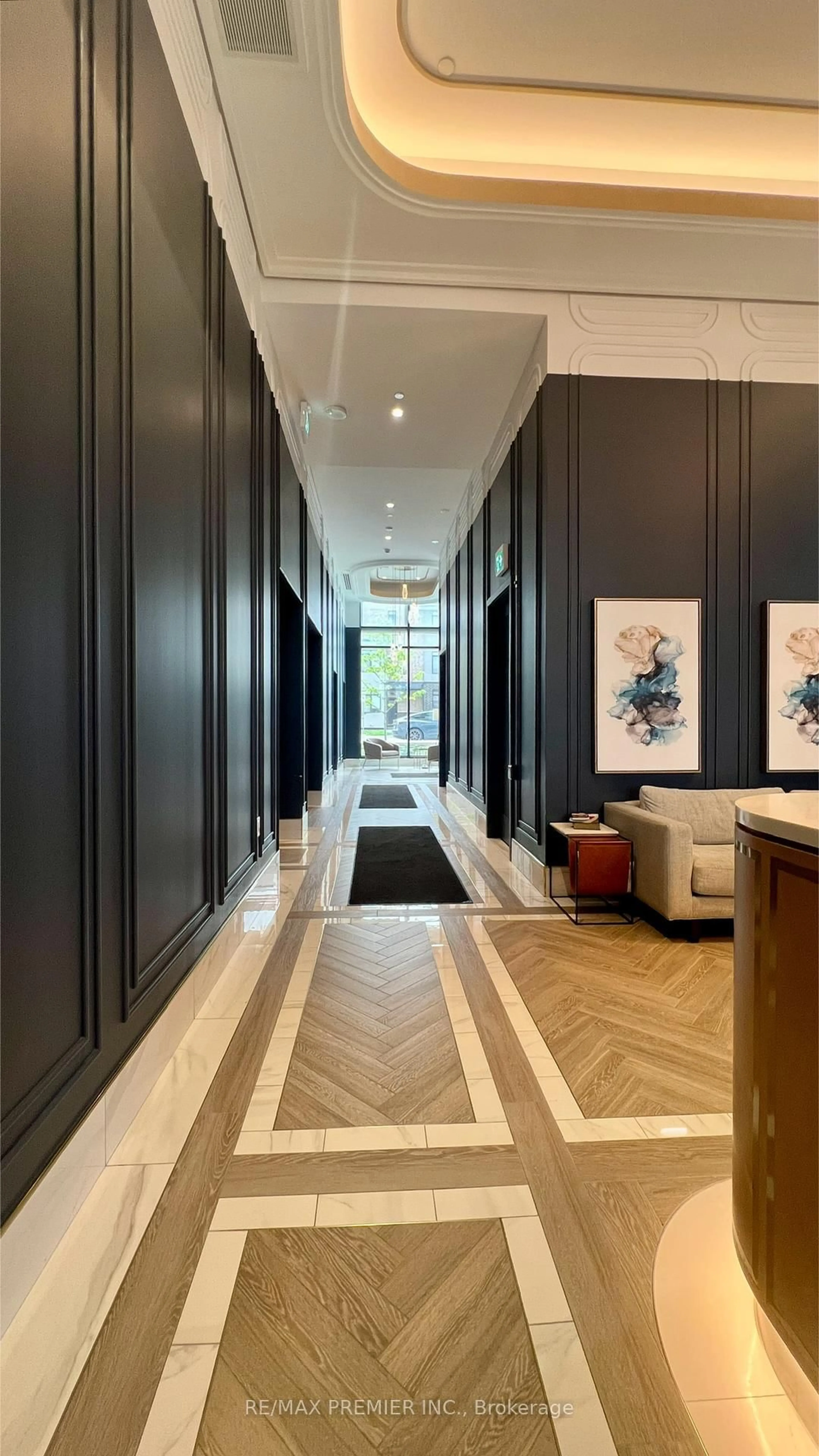 Indoor foyer for 120 Eagle Rock Way #601, Vaughan Ontario L6A 5C2