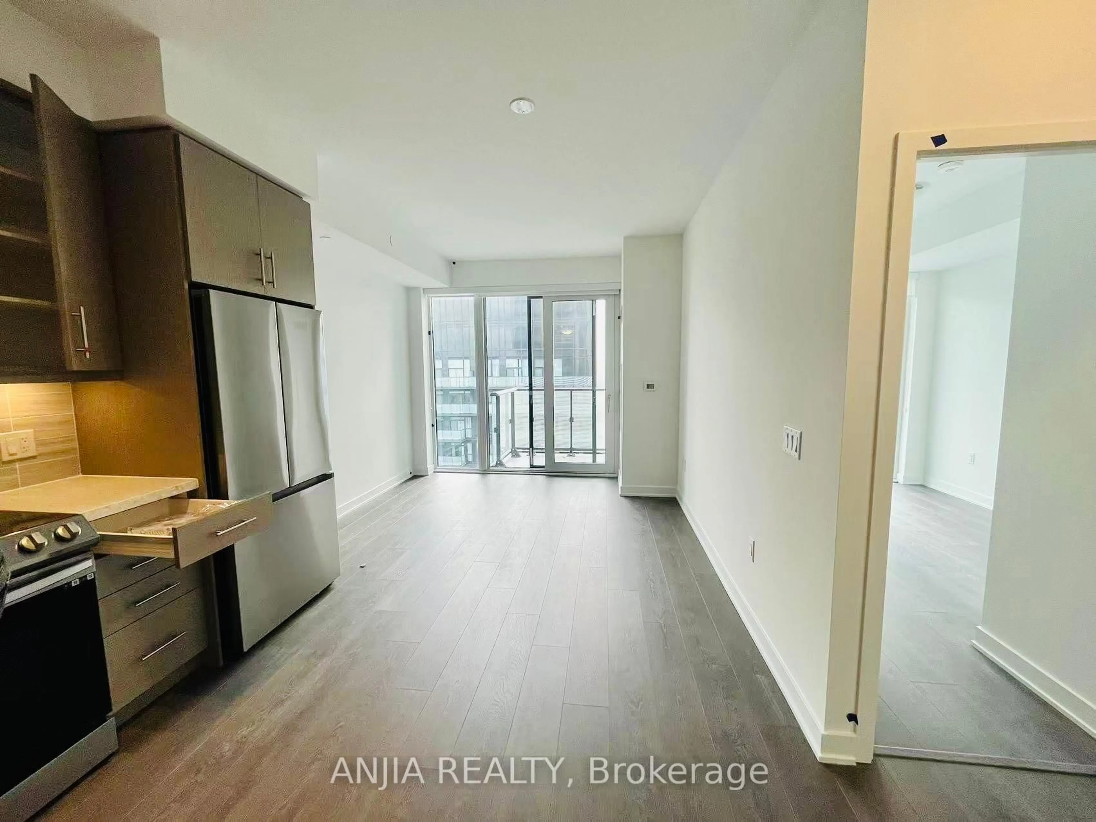 A pic of a room for 95 Oneida Cres #2006, Richmond Hill Ontario L4B 0H5