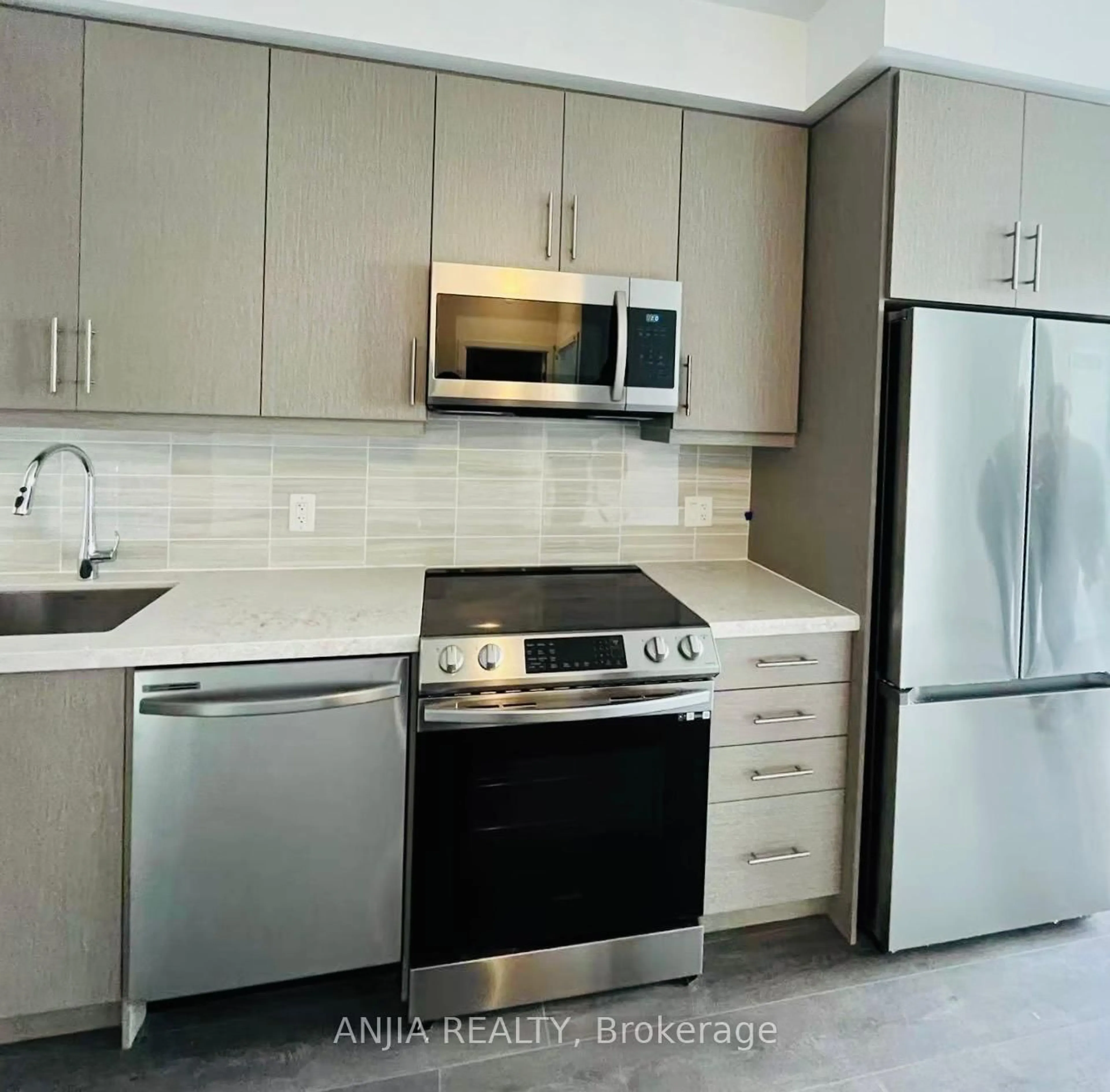 Standard kitchen, unknown for 95 Oneida Cres #2006, Richmond Hill Ontario L4B 0H5