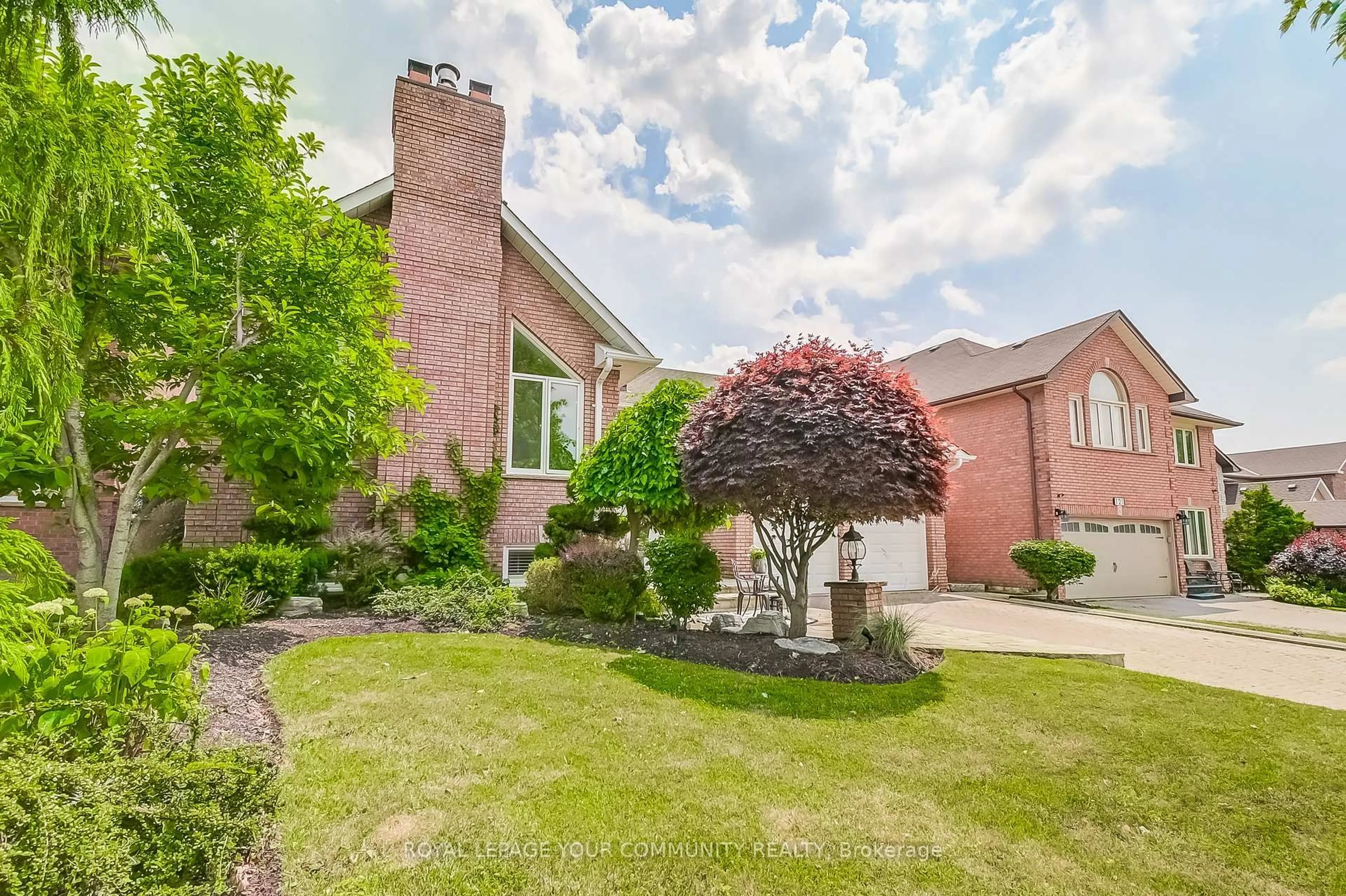 Home with brick exterior material, street for 123 Briggs Ave, Richmond Hill Ontario L4B 1X6