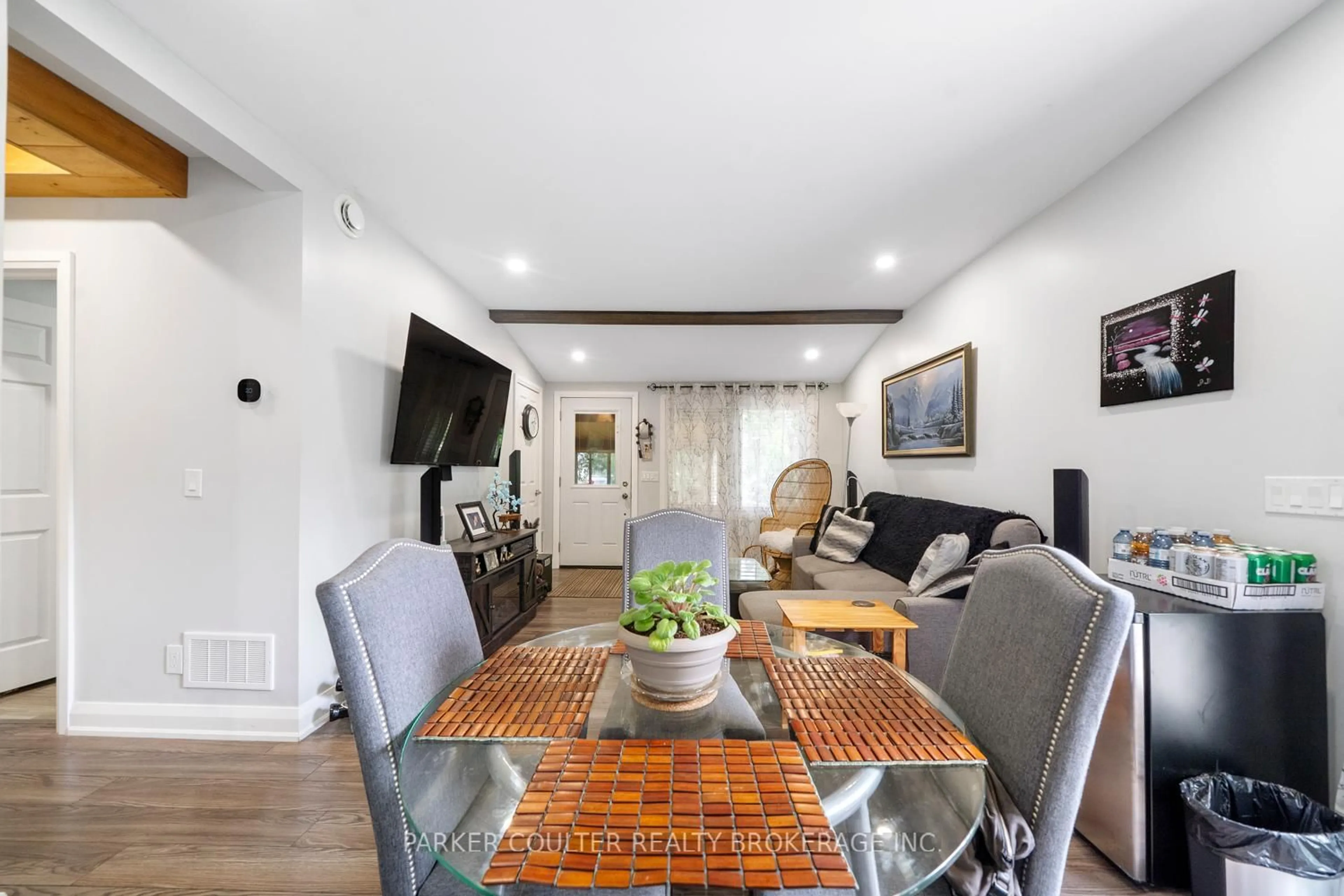Living room with furniture, unknown for 2364 Buchanan St, Innisfil Ontario L9S 3W7
