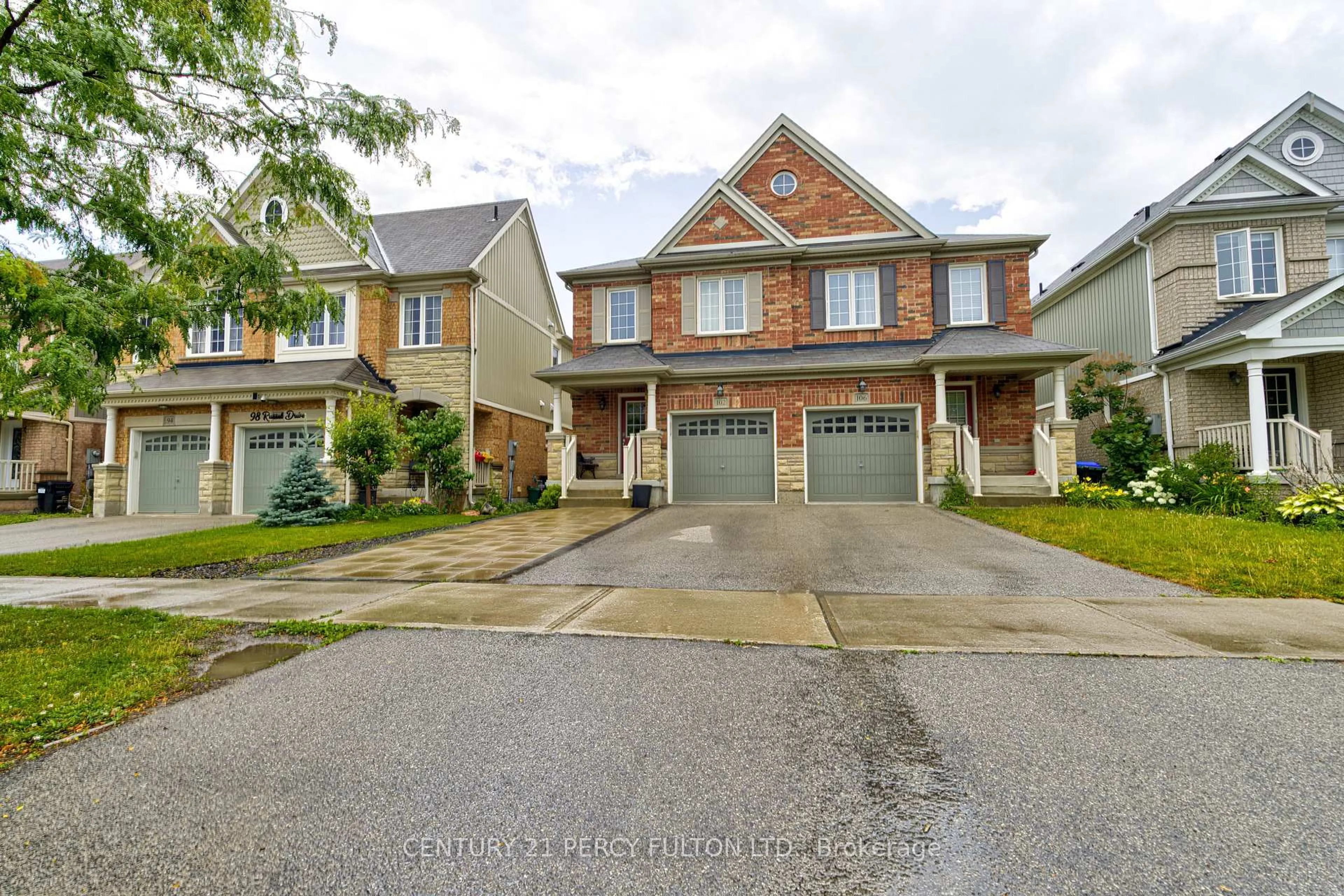 Home with brick exterior material, street for 102 Russel Dr, Bradford West Gwillimbury Ontario L3Z 0M7
