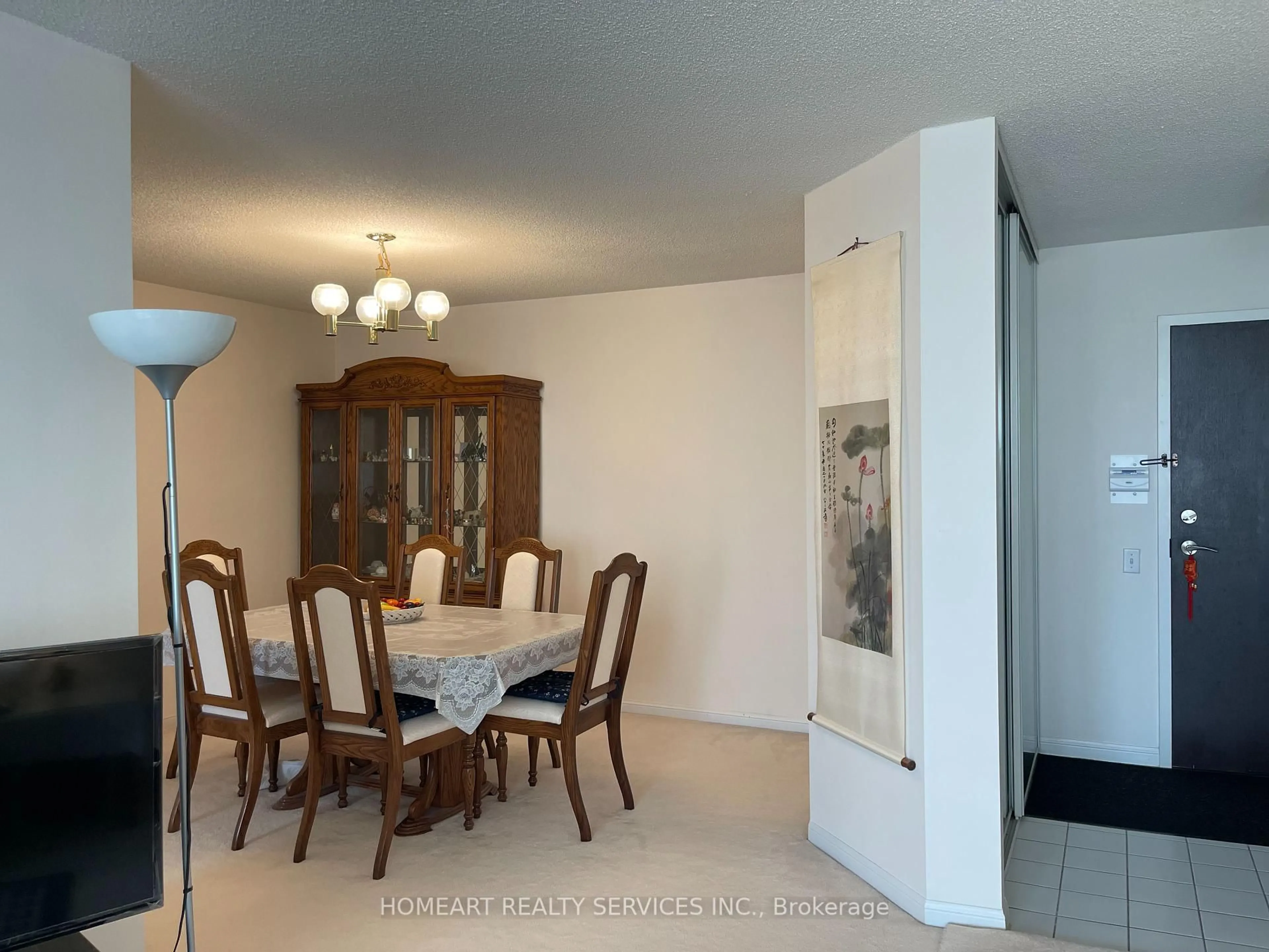 Dining room, ceramic/tile floor for 110 Promenade Circ #805, Vaughan Ontario L4J 7W8