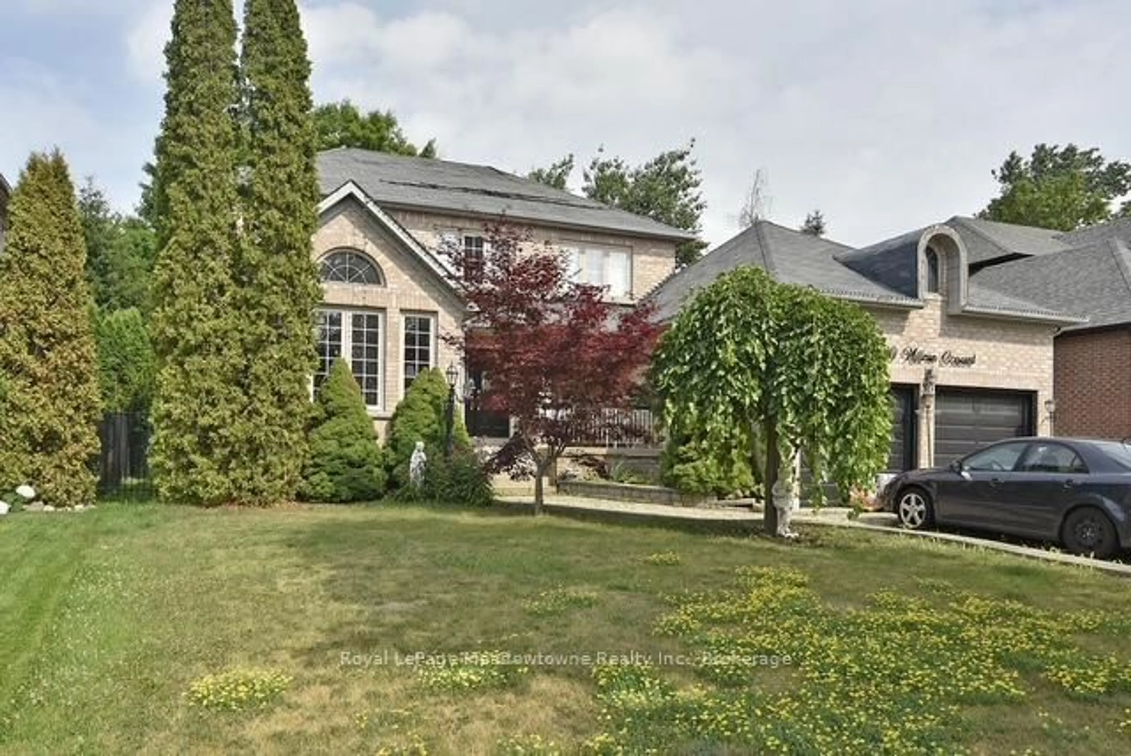 A pic from outside/outdoor area/front of a property/back of a property/a pic from drone, street for 30 Millrun Cres, Vaughan Ontario L4H 1A4