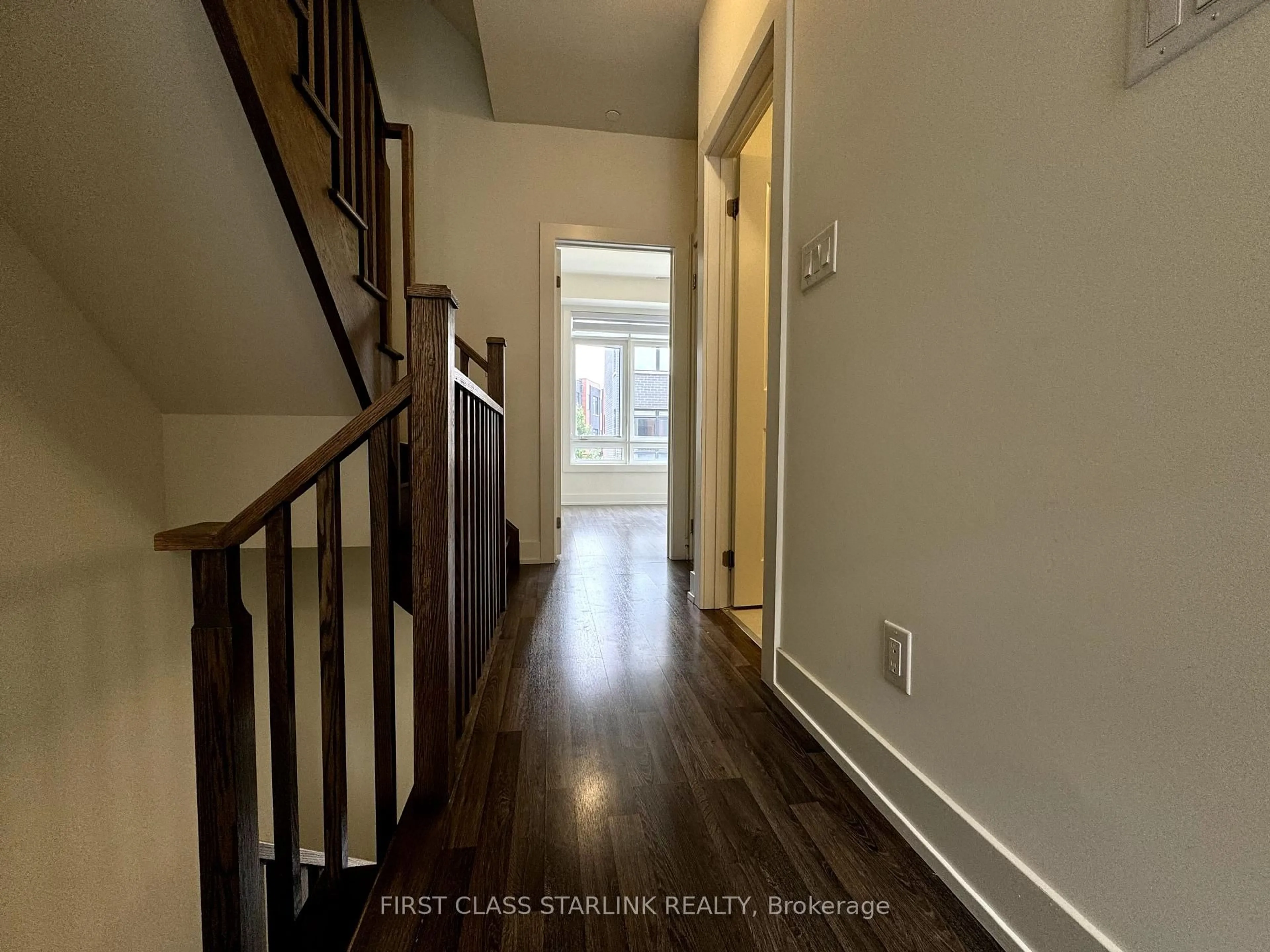 Indoor entryway for 370C Red Maple Rd #69, Richmond Hill Ontario L4C 6P5