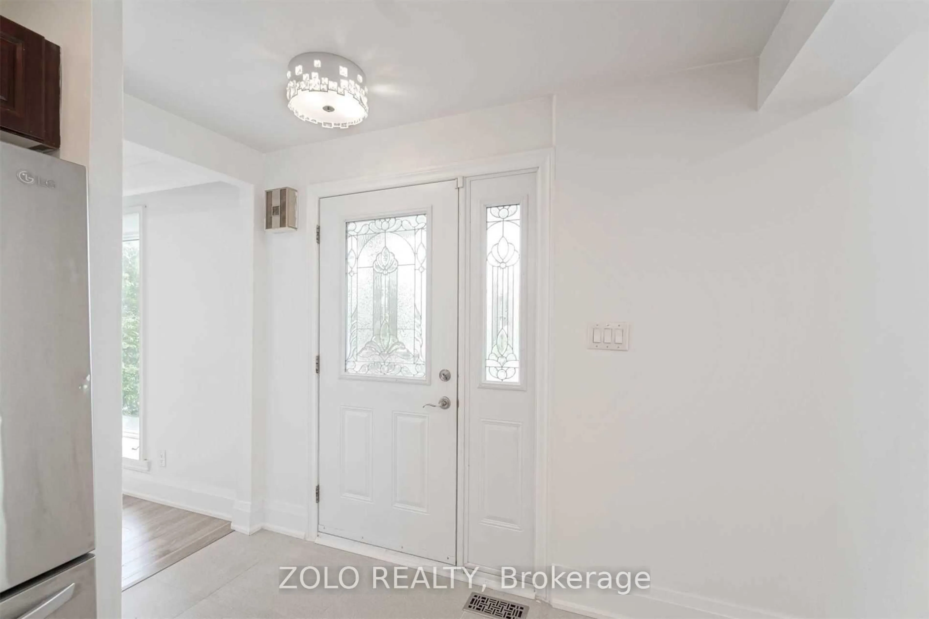 Indoor entryway for 525 Lynett Cres, Richmond Hill Ontario L4C 2V8