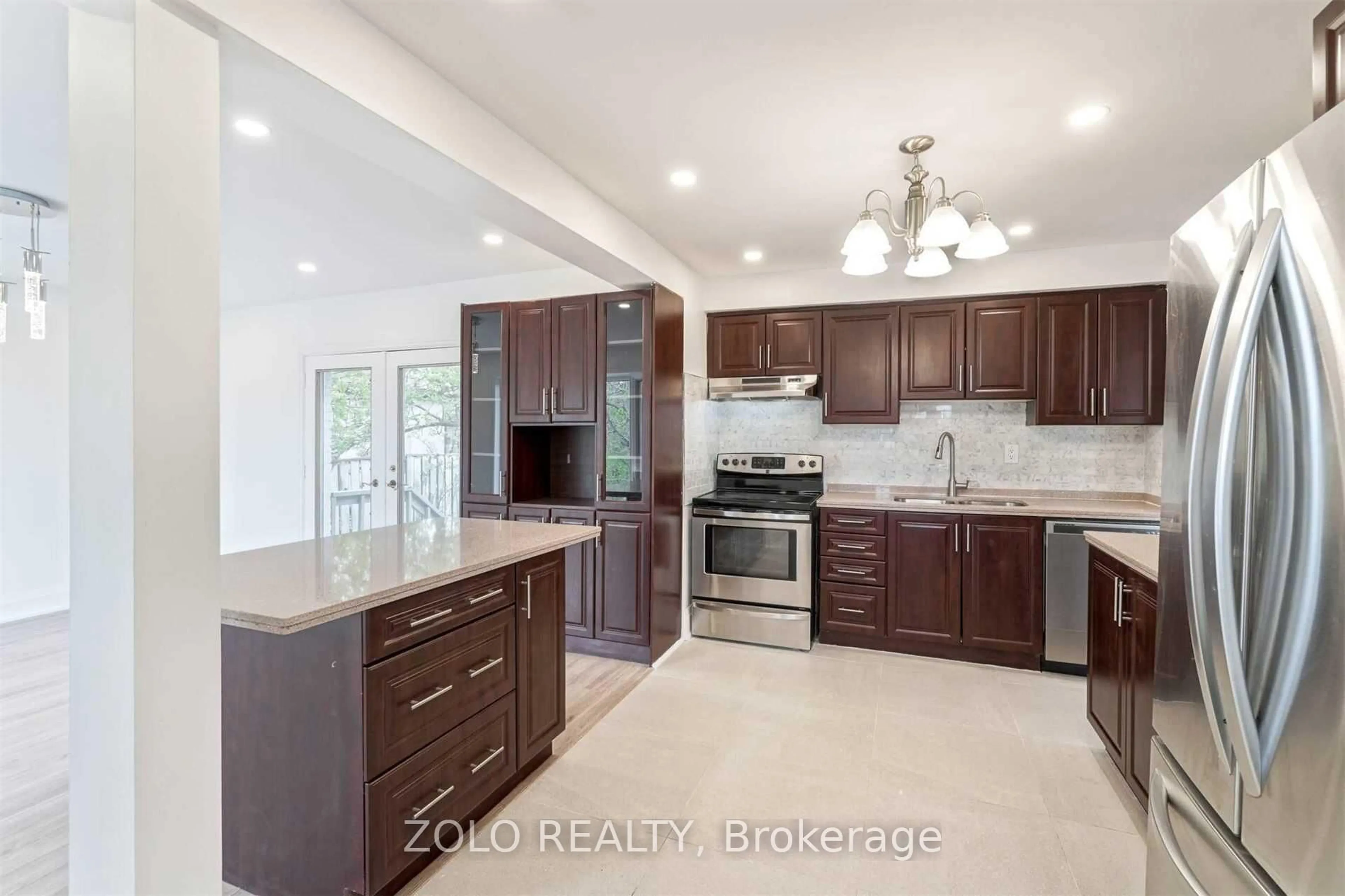 Open concept kitchen, ceramic/tile floor for 525 Lynett Cres, Richmond Hill Ontario L4C 2V8