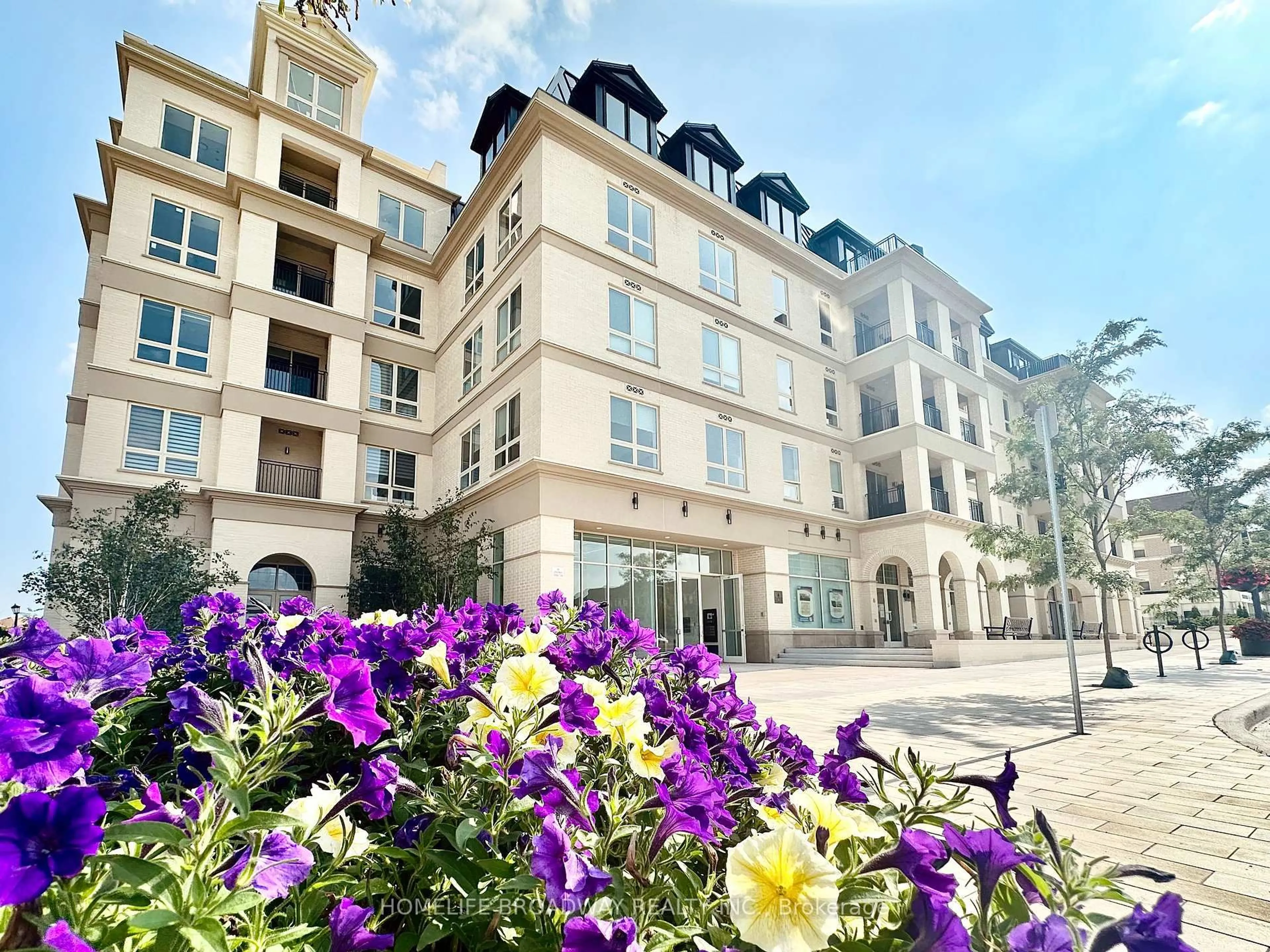 Patio, building for 101 Cathedral High St #204, Markham Ontario L6C 3L8