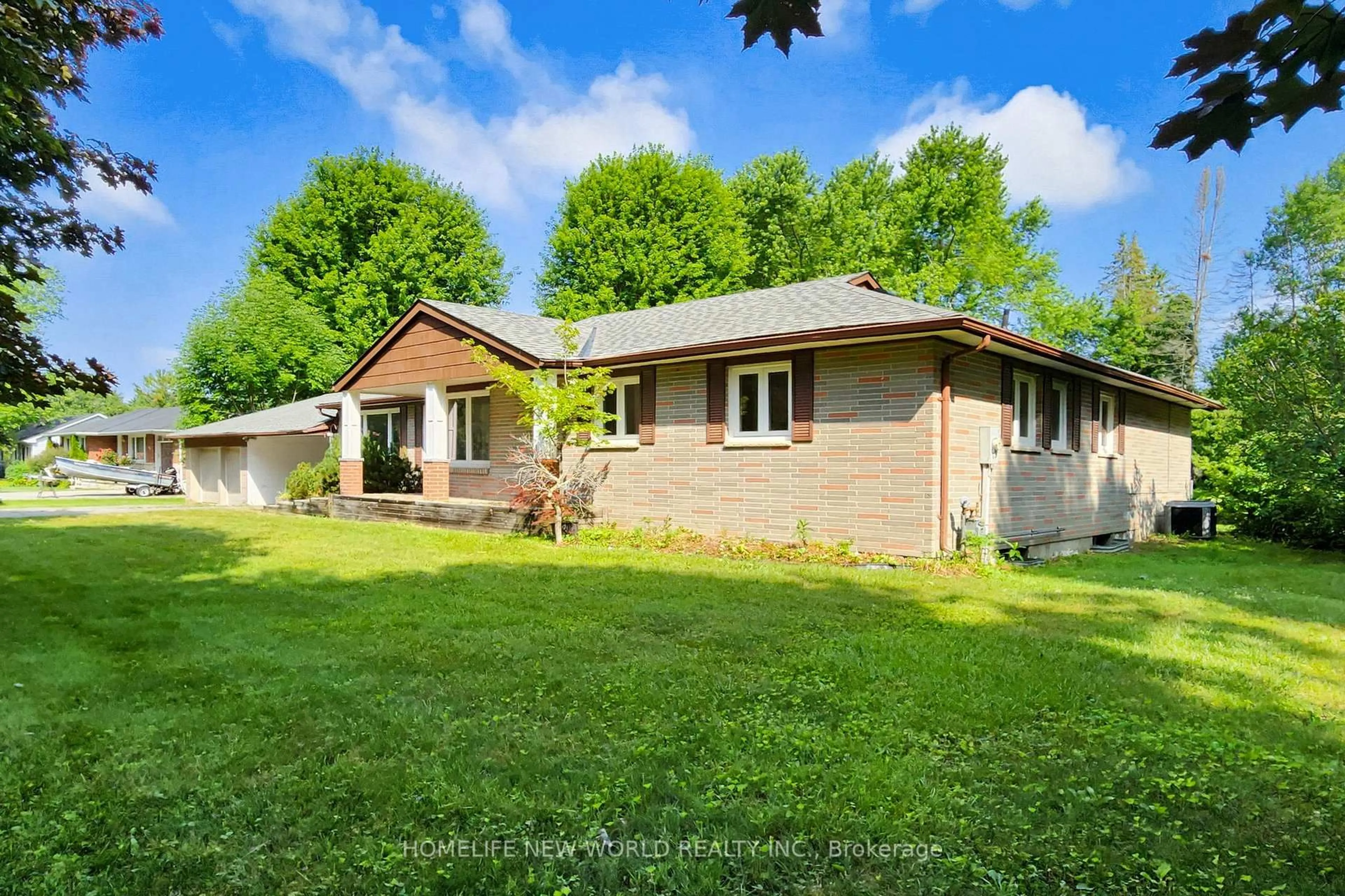 Home with brick exterior material, unknown for 66 Farr Ave, East Gwillimbury Ontario L0G 1V0