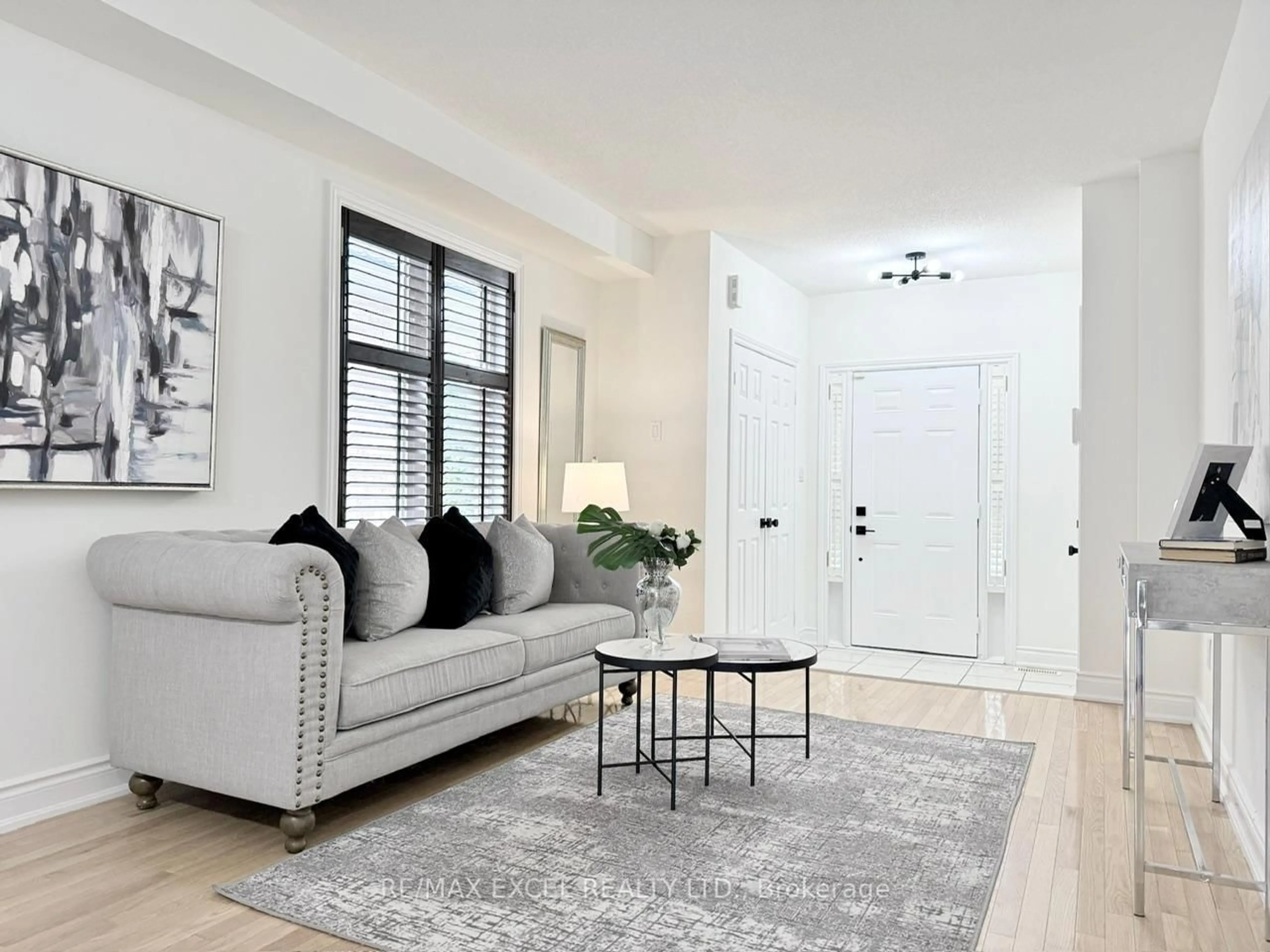 Indoor entryway for 93 Peshawar Ave, Markham Ontario L3R 9V3