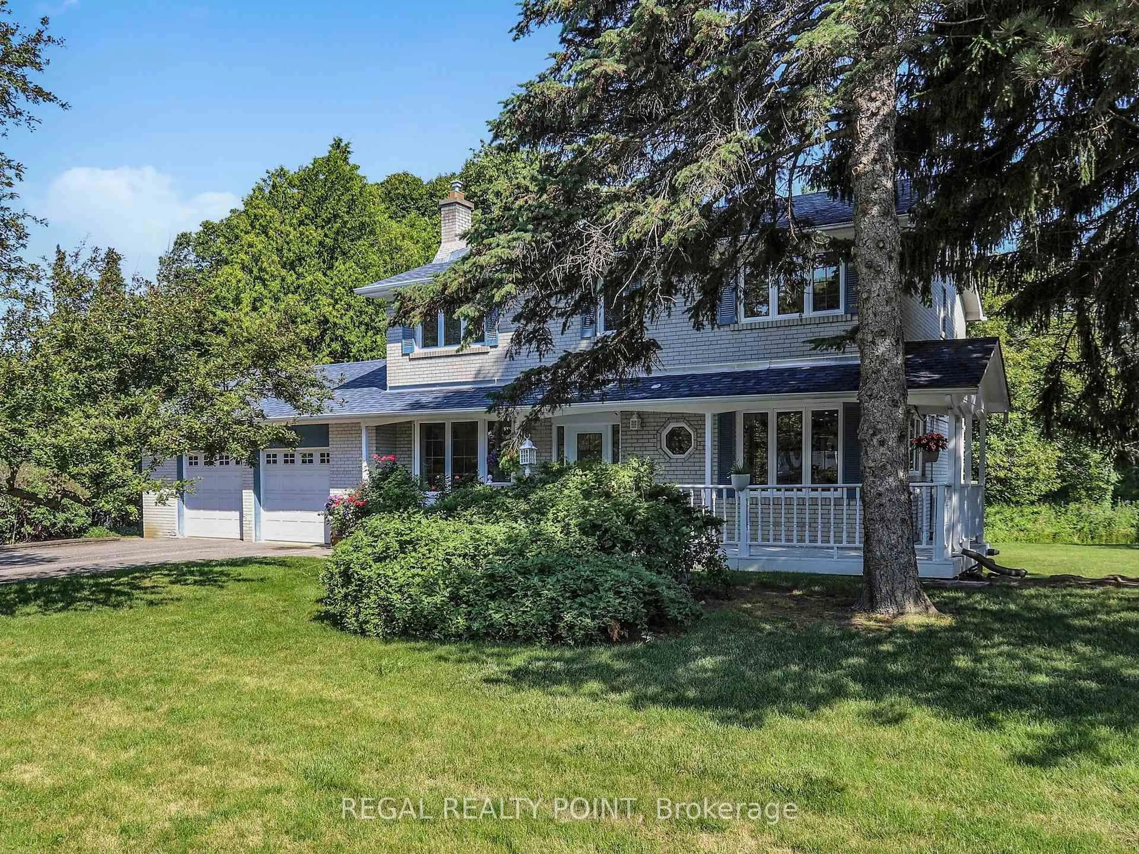 A pic from outside/outdoor area/front of a property/back of a property/a pic from drone, street for 12 Fairway Heights Cres, Markham Ontario L3T 1K2