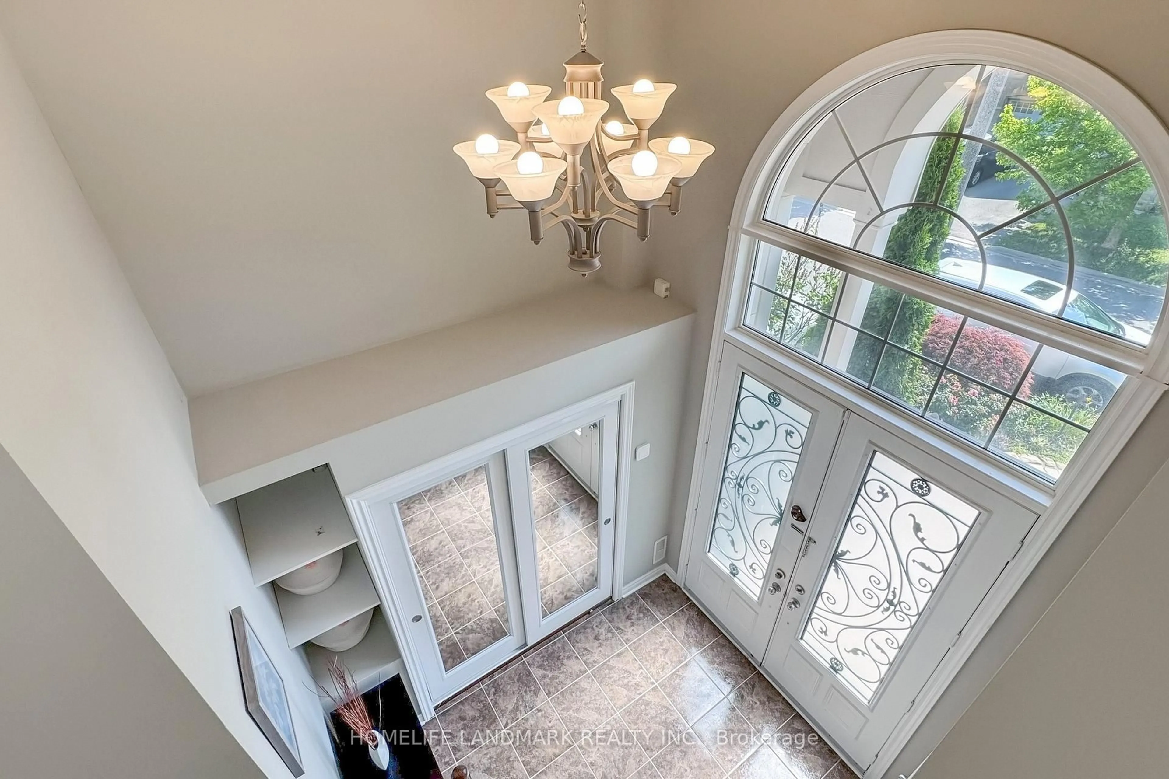 Indoor entryway for 27 Gamla Rd, Vaughan Ontario L6A 0W4
