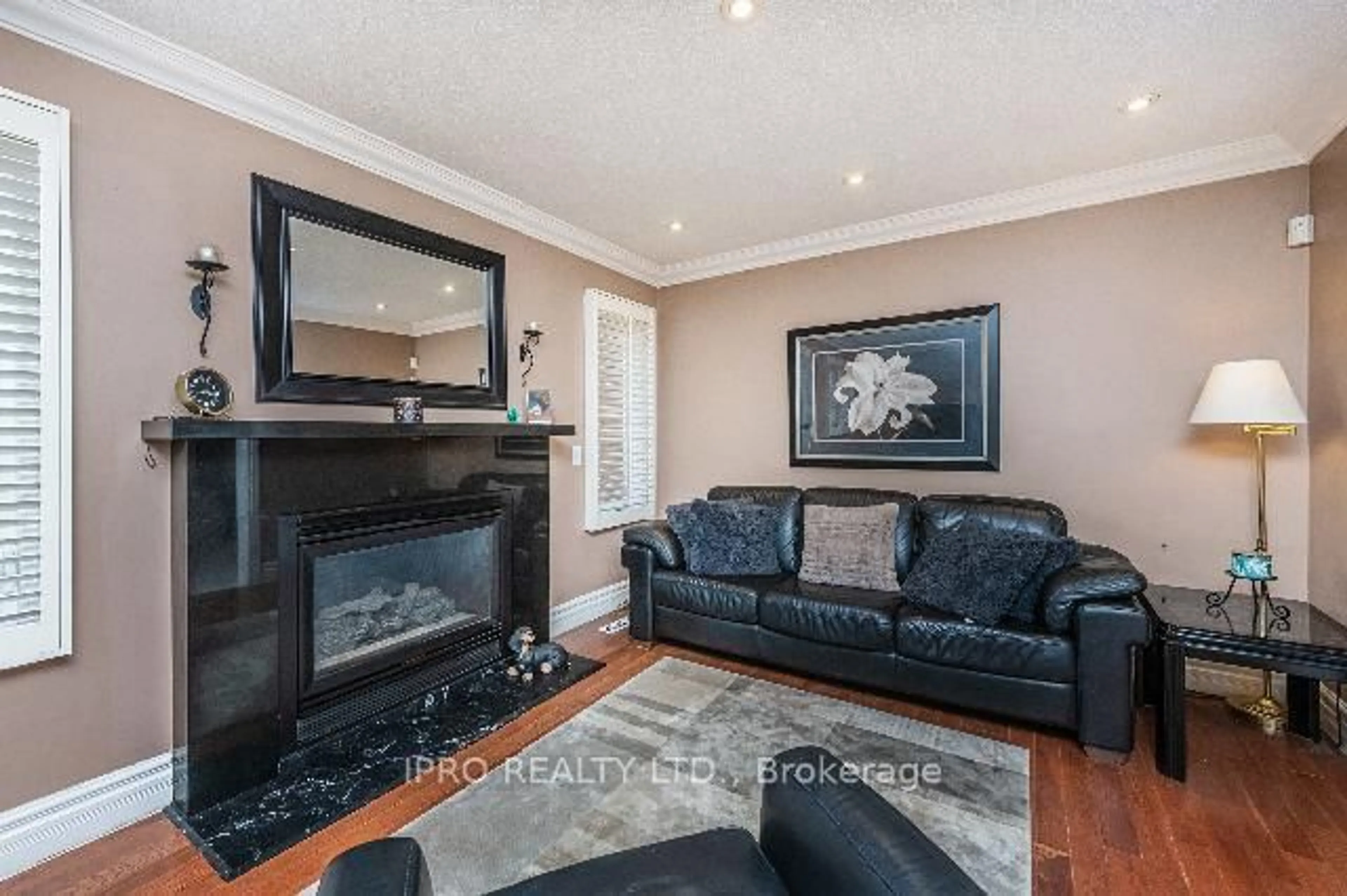 Living room with furniture, unknown for 54 Embassy Dr, Vaughan Ontario L4L 5B1
