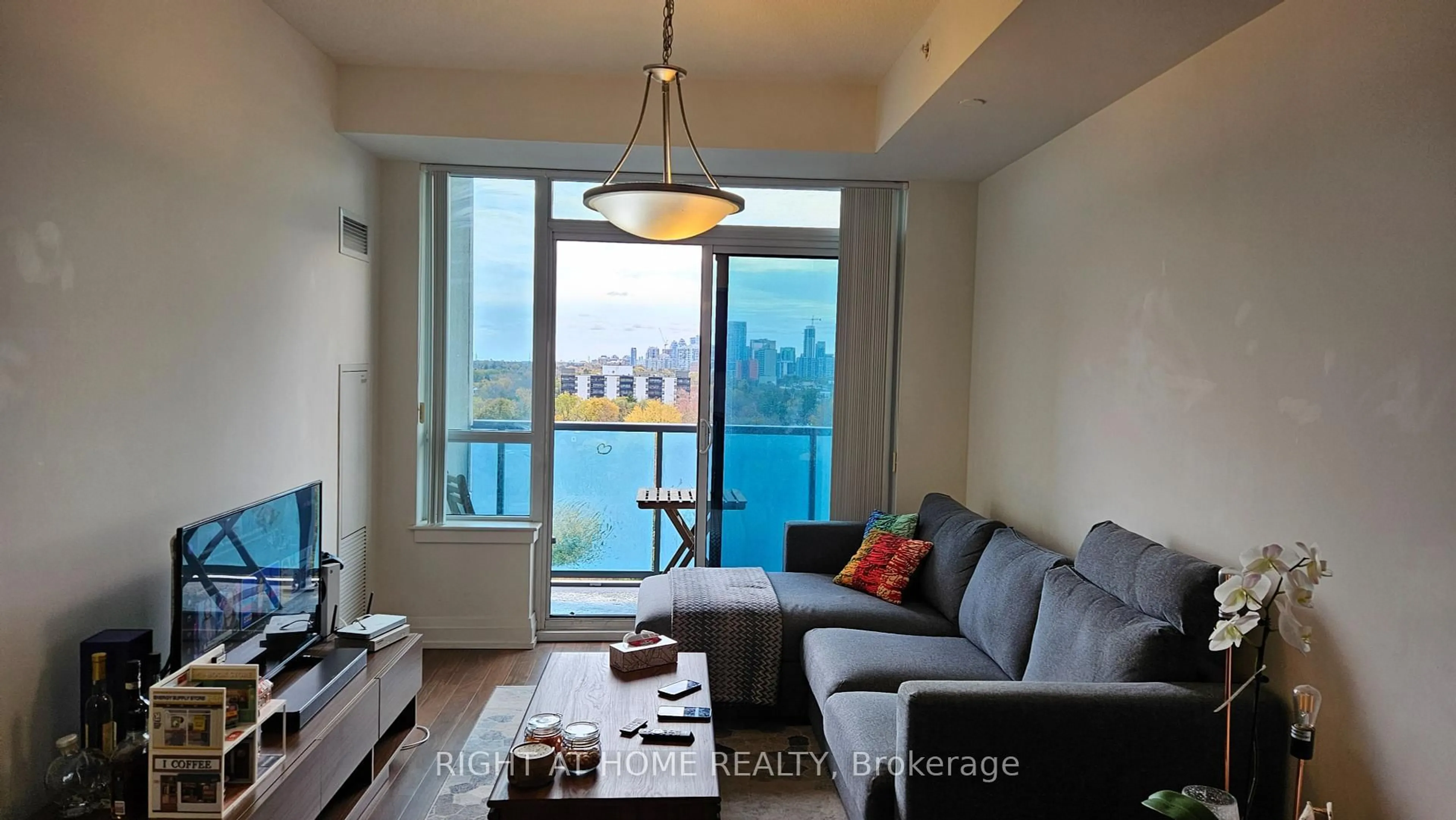 Living room with furniture, unknown for 7167 Yonge St #1007, Markham Ontario L3T 0E1