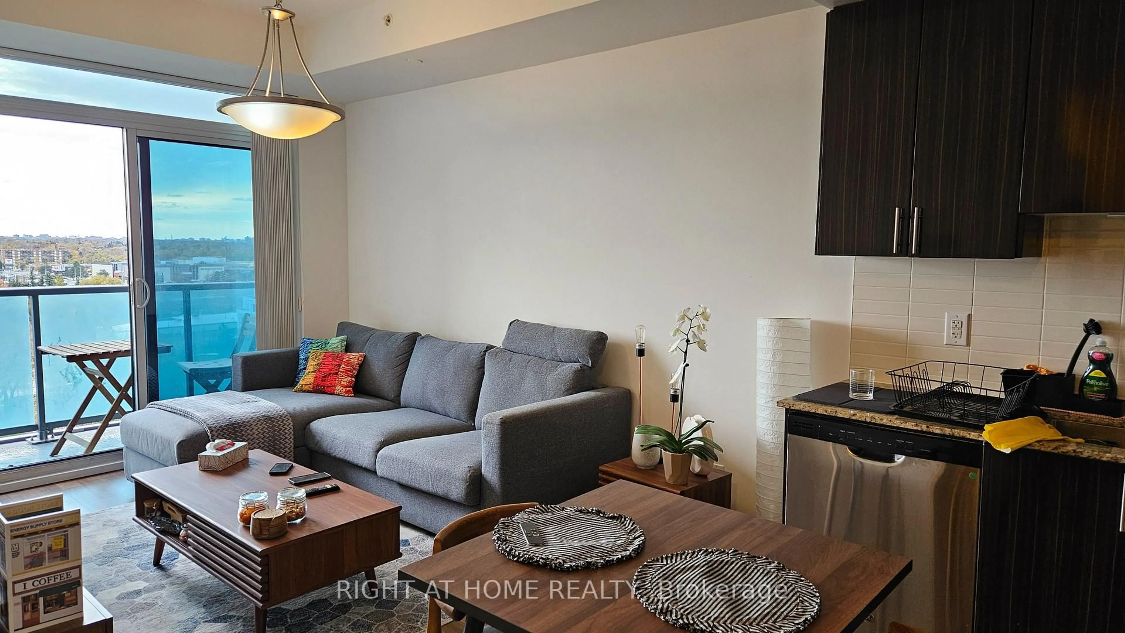 Living room with furniture, wood/laminate floor for 7167 Yonge St #1007, Markham Ontario L3T 0E1