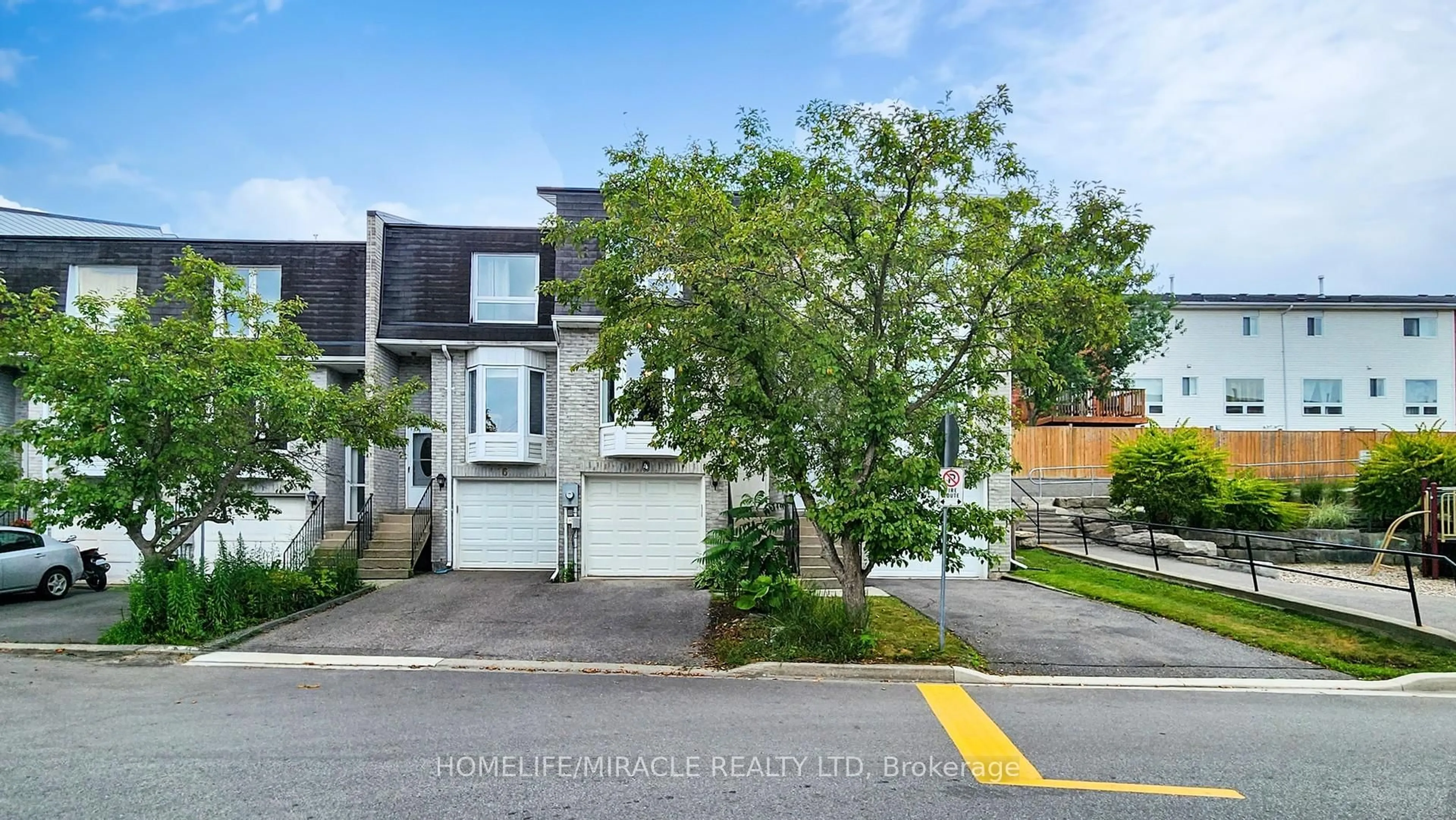 A pic from outside/outdoor area/front of a property/back of a property/a pic from drone, street for 4 William Curtis Circ, Newmarket Ontario L3Y 8L7