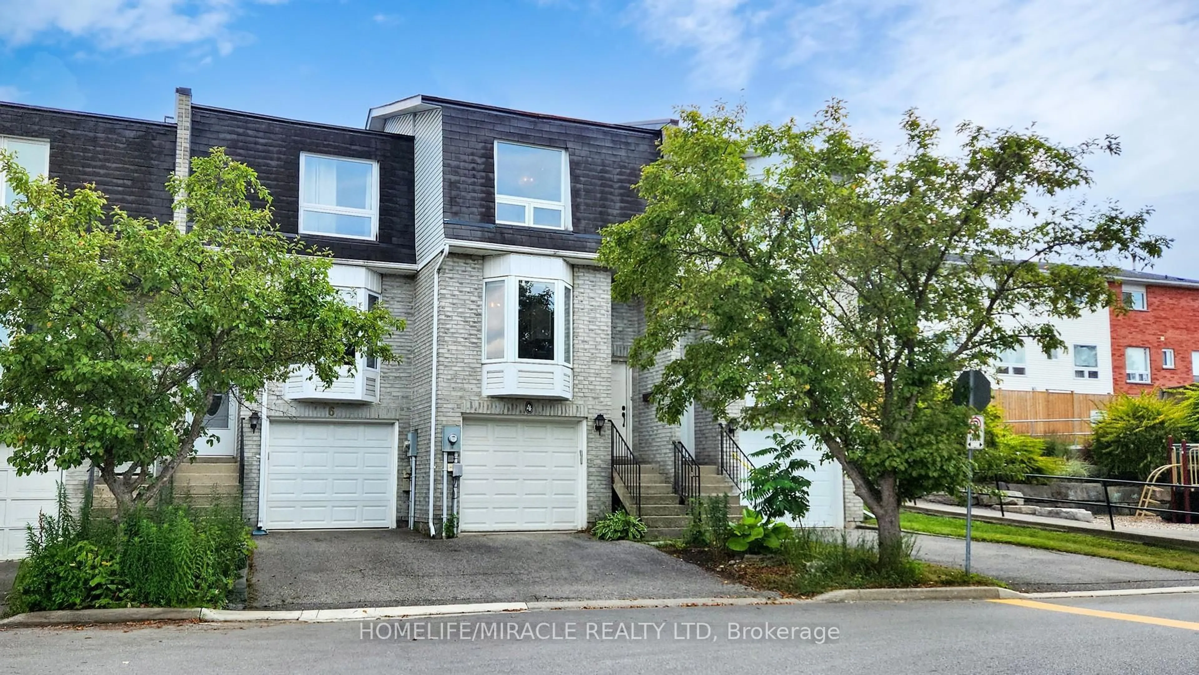 Unknown for 4 William Curtis Circ, Newmarket Ontario L3Y 8L7