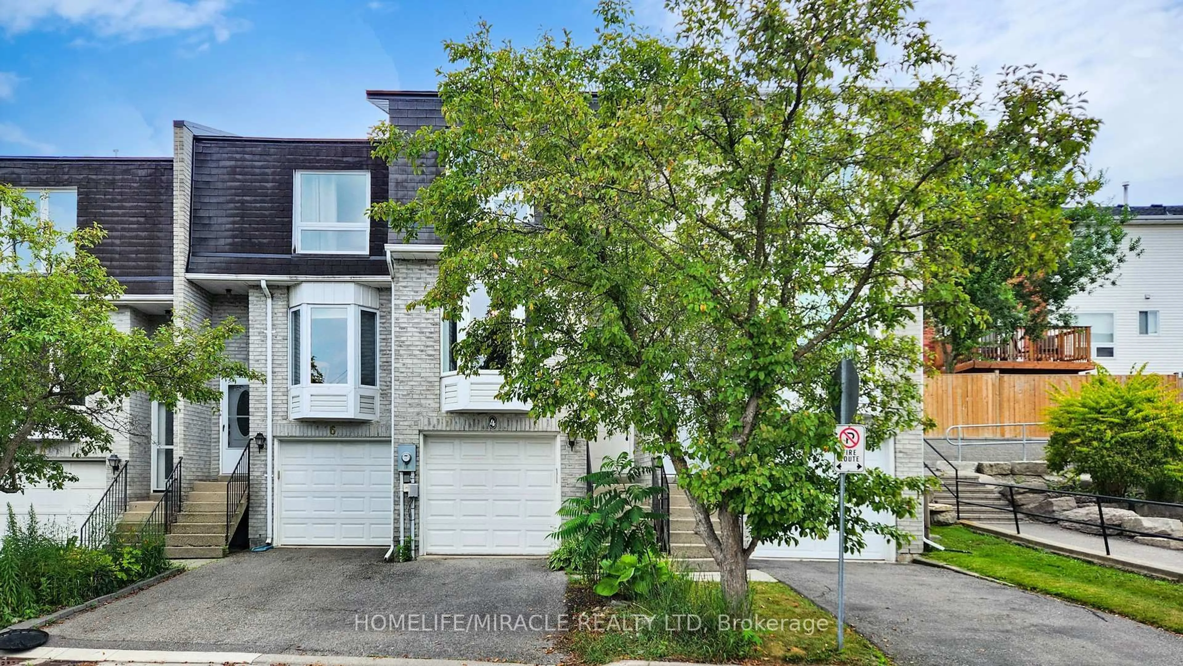 Unknown for 4 William Curtis Circ, Newmarket Ontario L3Y 8L7