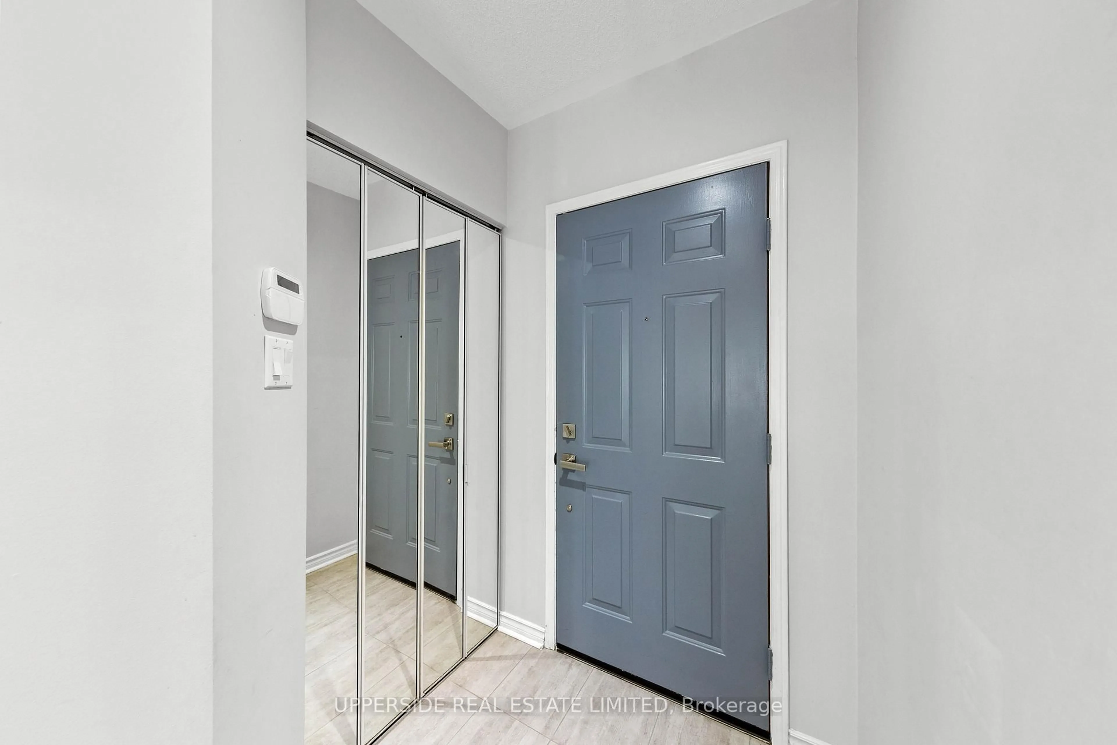 Indoor entryway for 735 New Westminster Dr #15, Vaughan Ontario L4J 7Y9