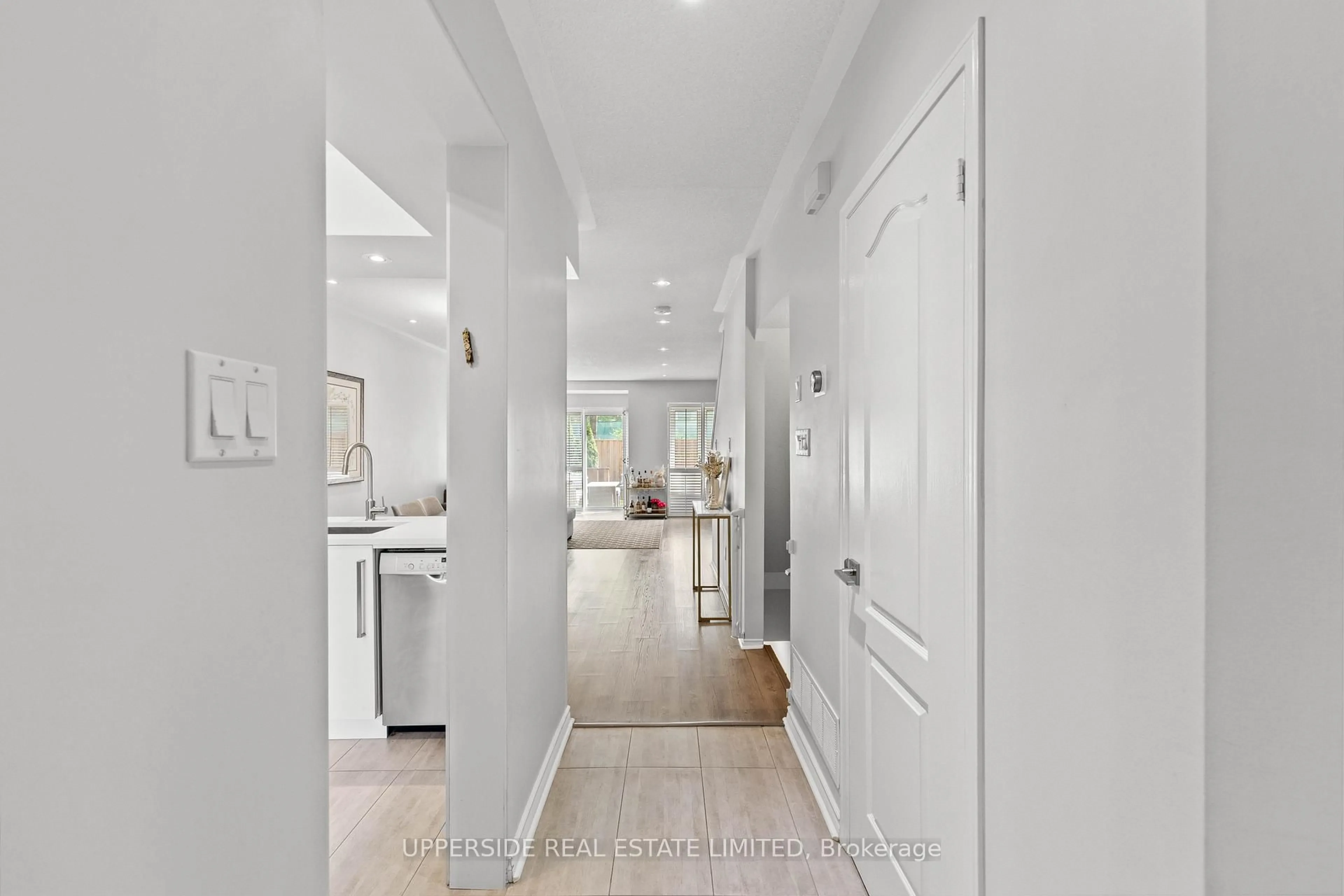 Indoor entryway for 735 New Westminster Dr #15, Vaughan Ontario L4J 7Y9