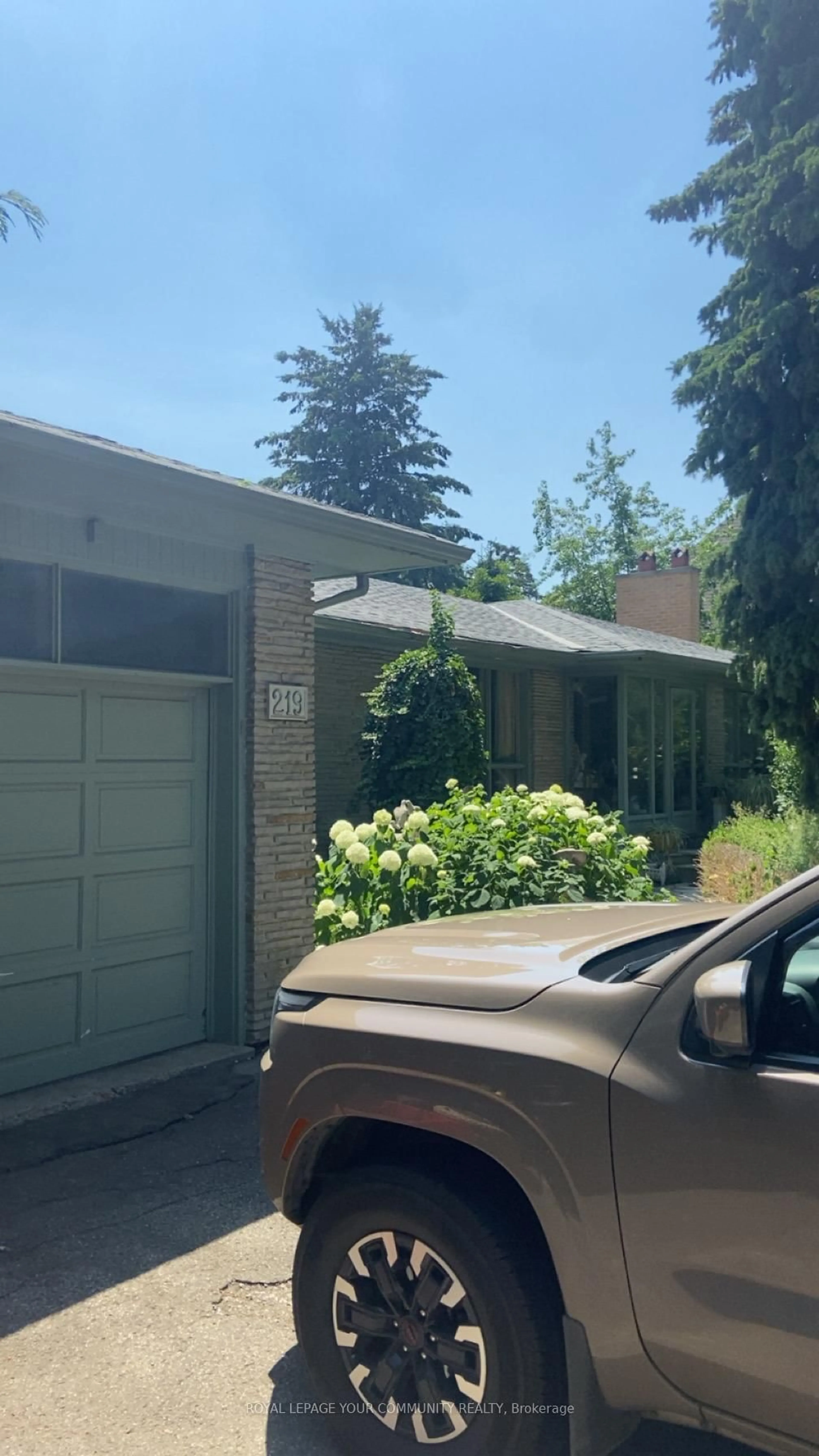 Unknown for 219 Arnold Ave, Vaughan Ontario L4J 1C1
