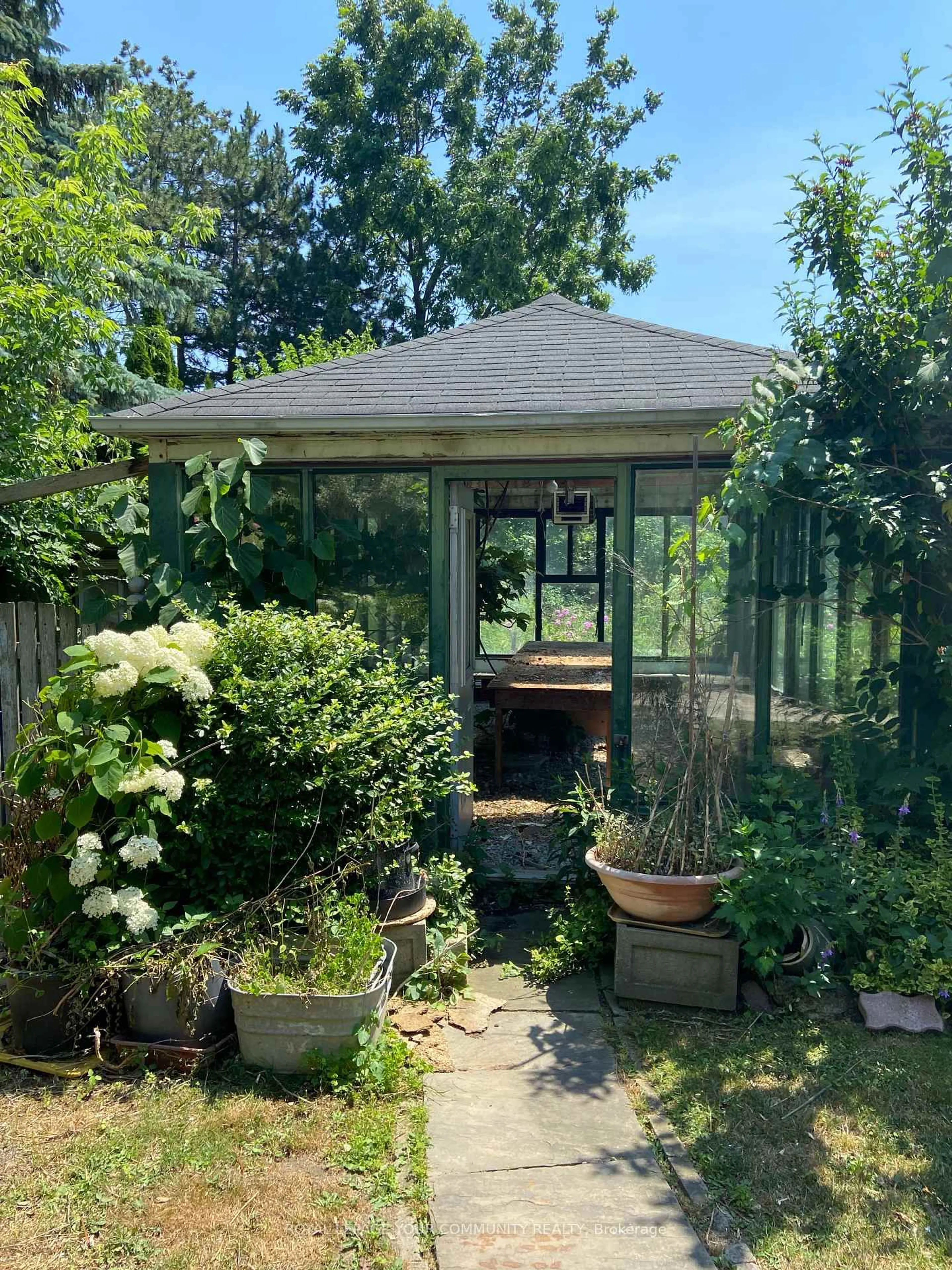 Shed for 219 Arnold Ave, Vaughan Ontario L4J 1C1
