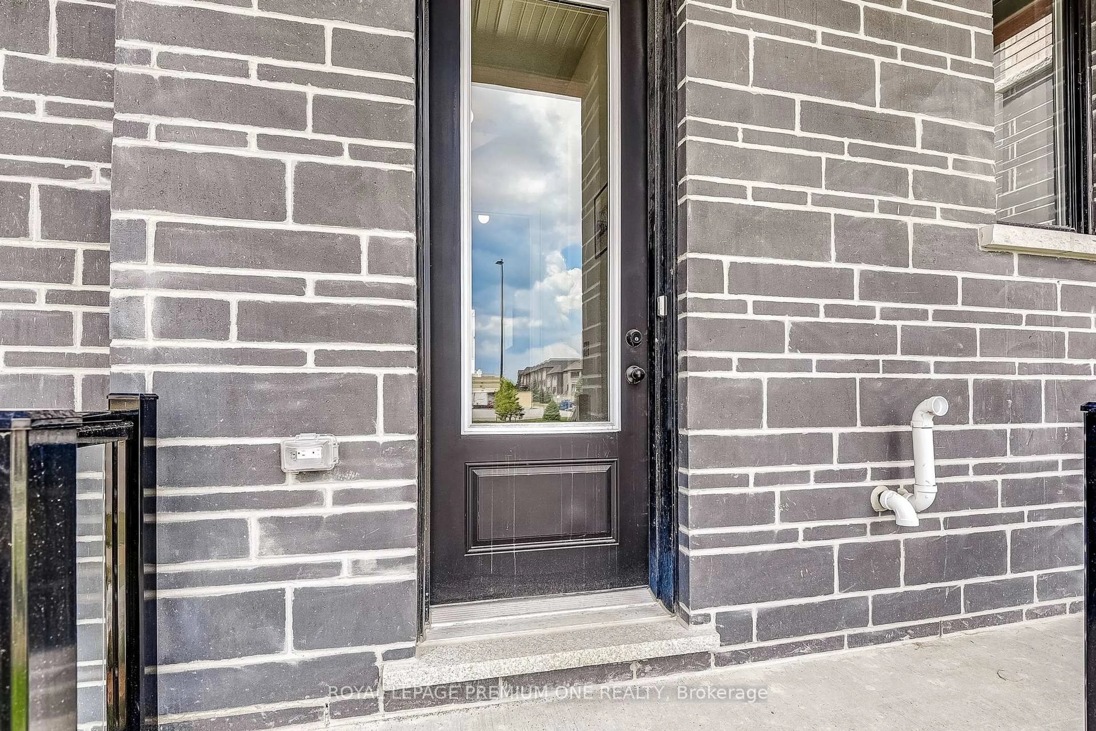 Unknown for 141 Tennant Circ, Vaughan Ontario L4H 5L4