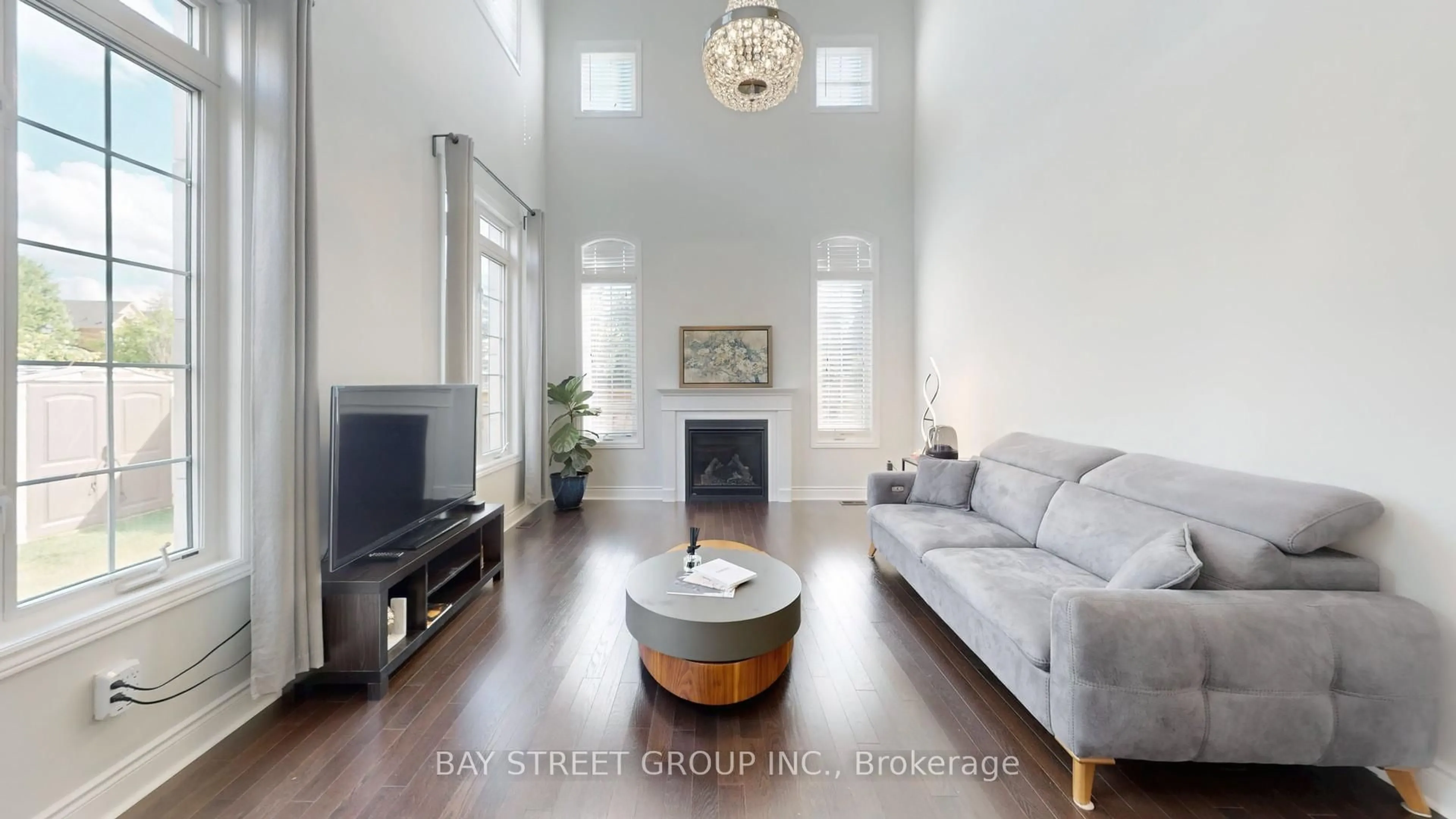 Living room with furniture, unknown for 1070 Wilbur Pipher Circ, Newmarket Ontario L3X 3H7