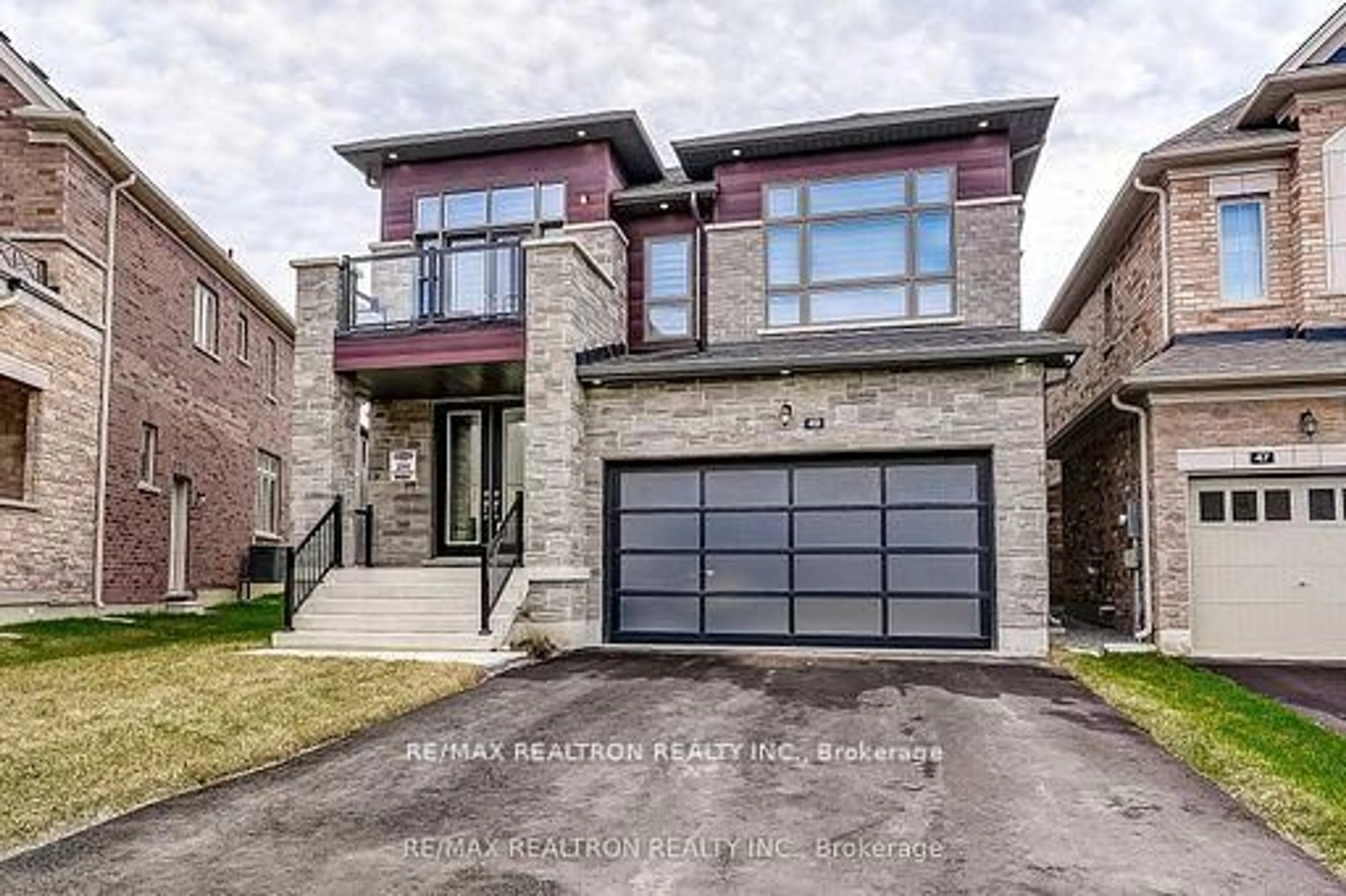 Home with brick exterior material, street for 49 Bowline Vista, East Gwillimbury Ontario L9N 0W2