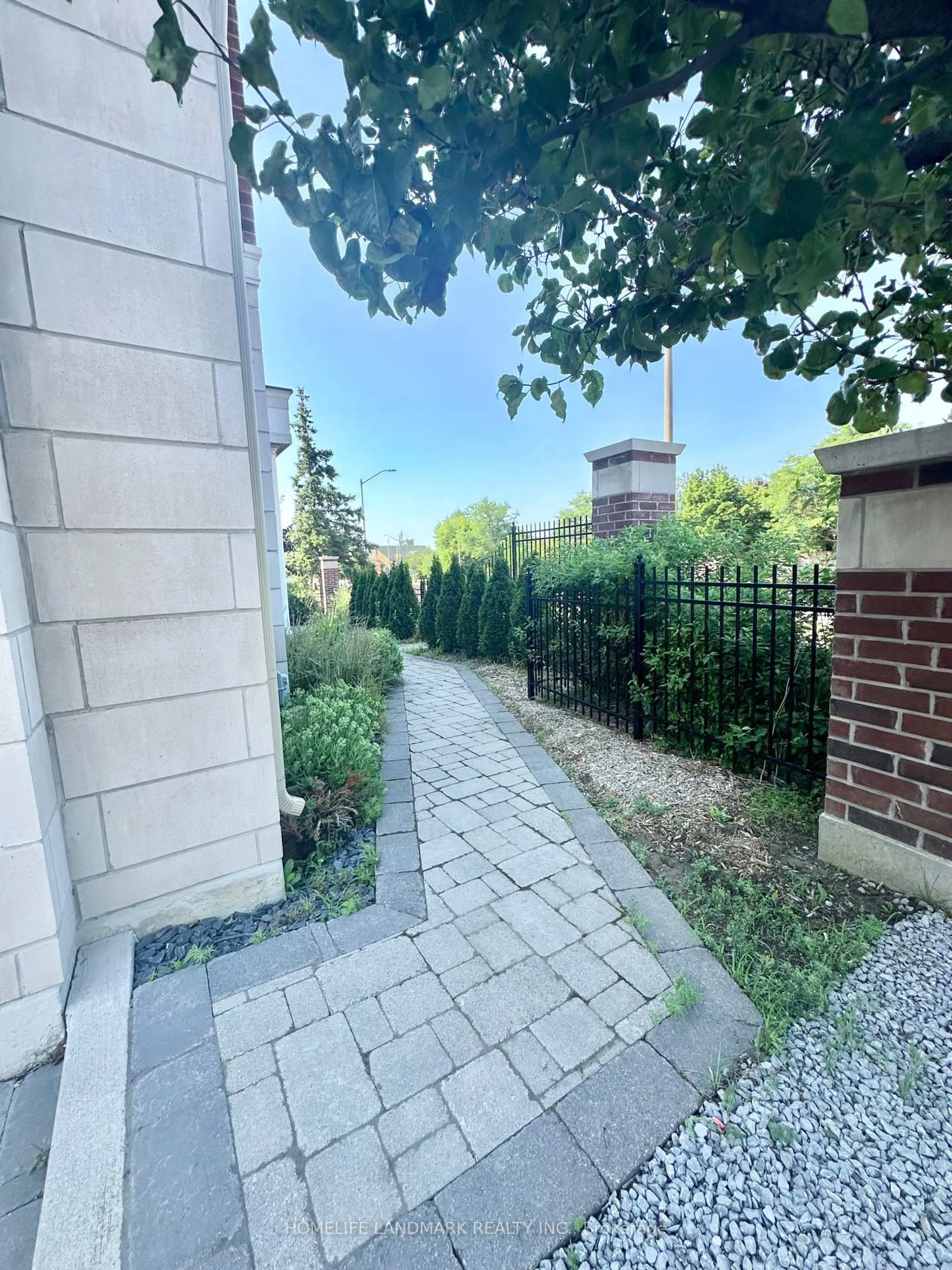 Patio, street for 5 Dunton Lane, Richmond Hill Ontario L4B 0G4