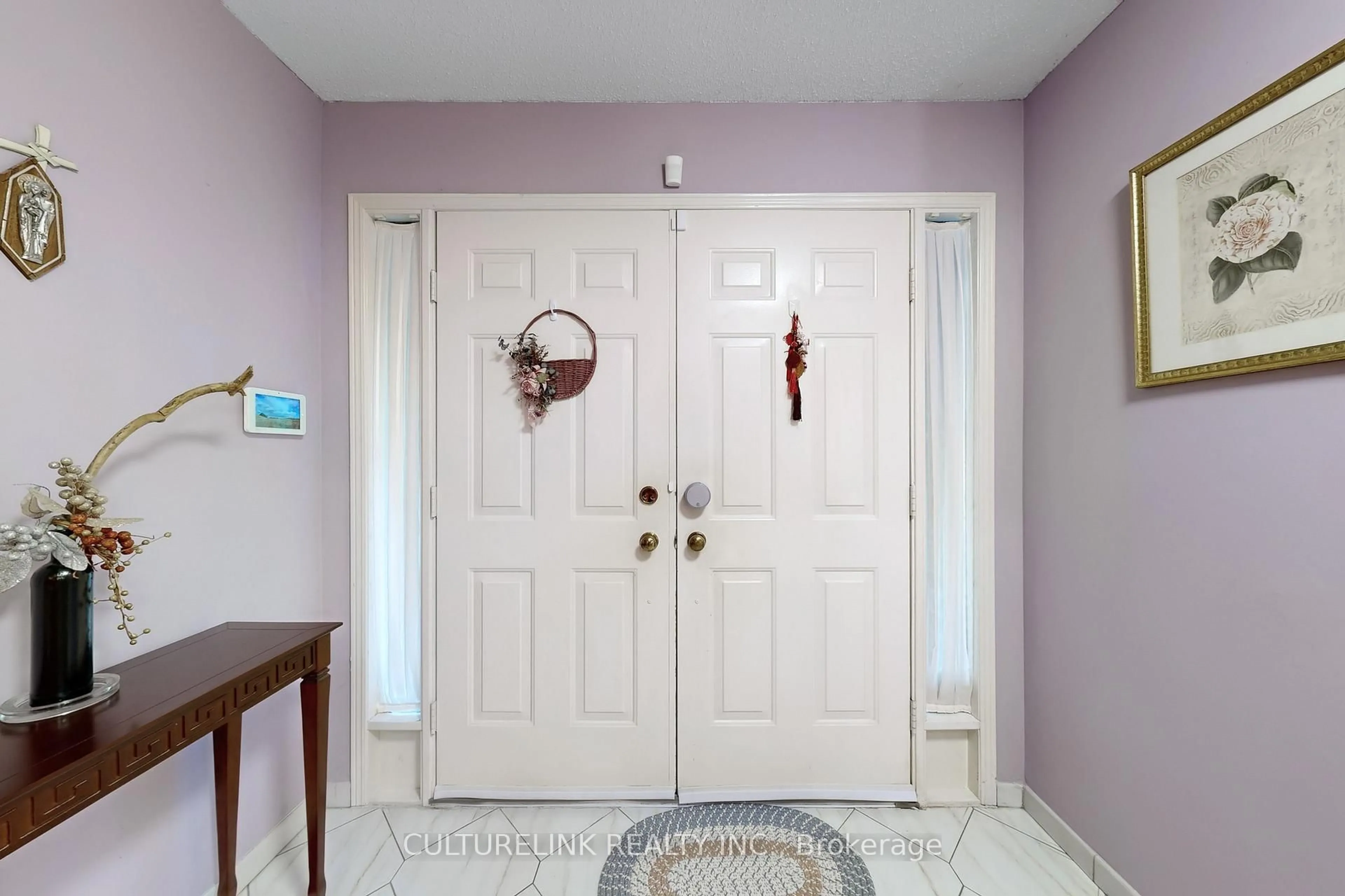 Indoor entryway for 94 Coledale Rd, Markham Ontario L3R 7V9