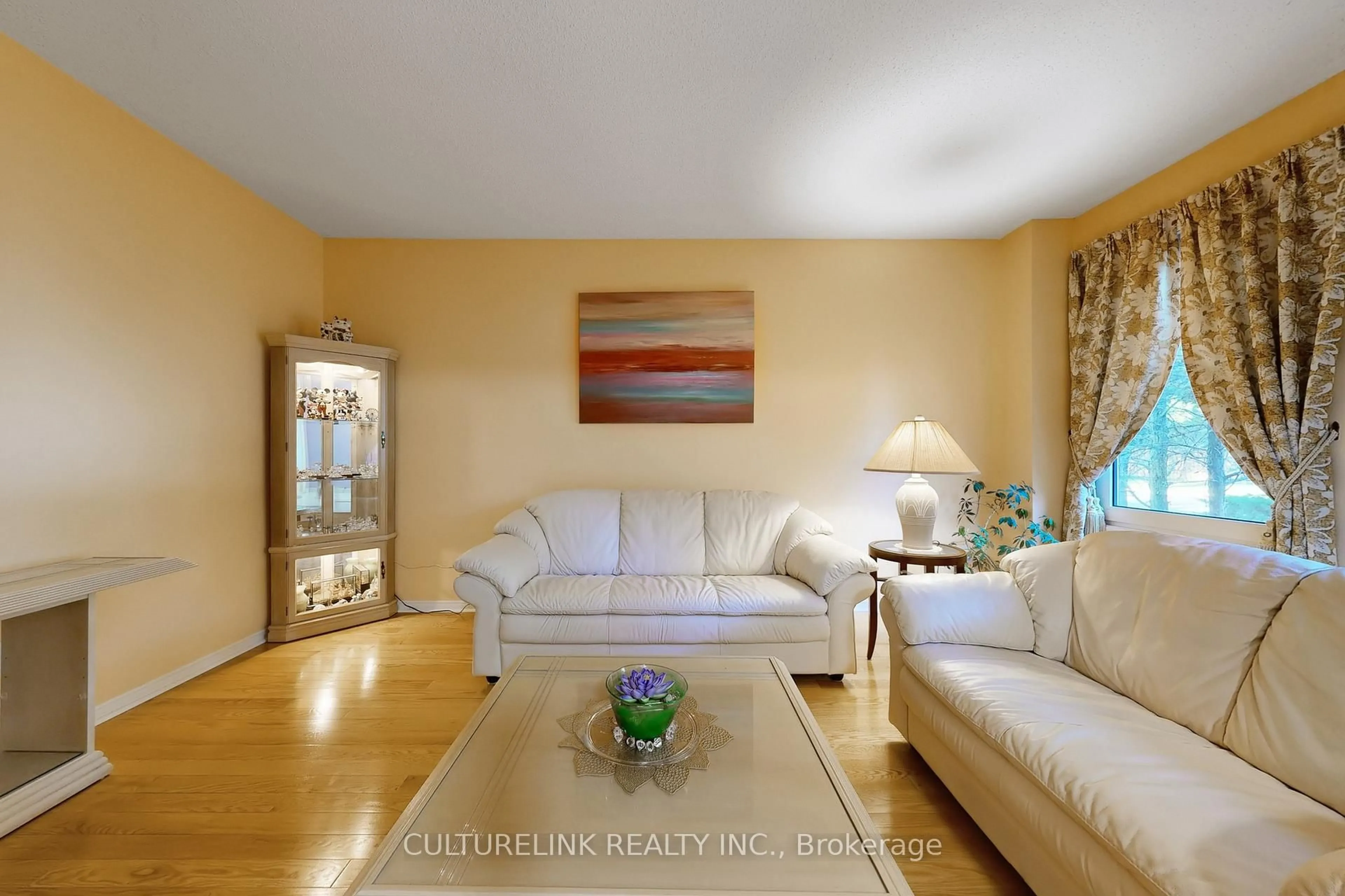 Living room with furniture, unknown for 94 Coledale Rd, Markham Ontario L3R 7V9