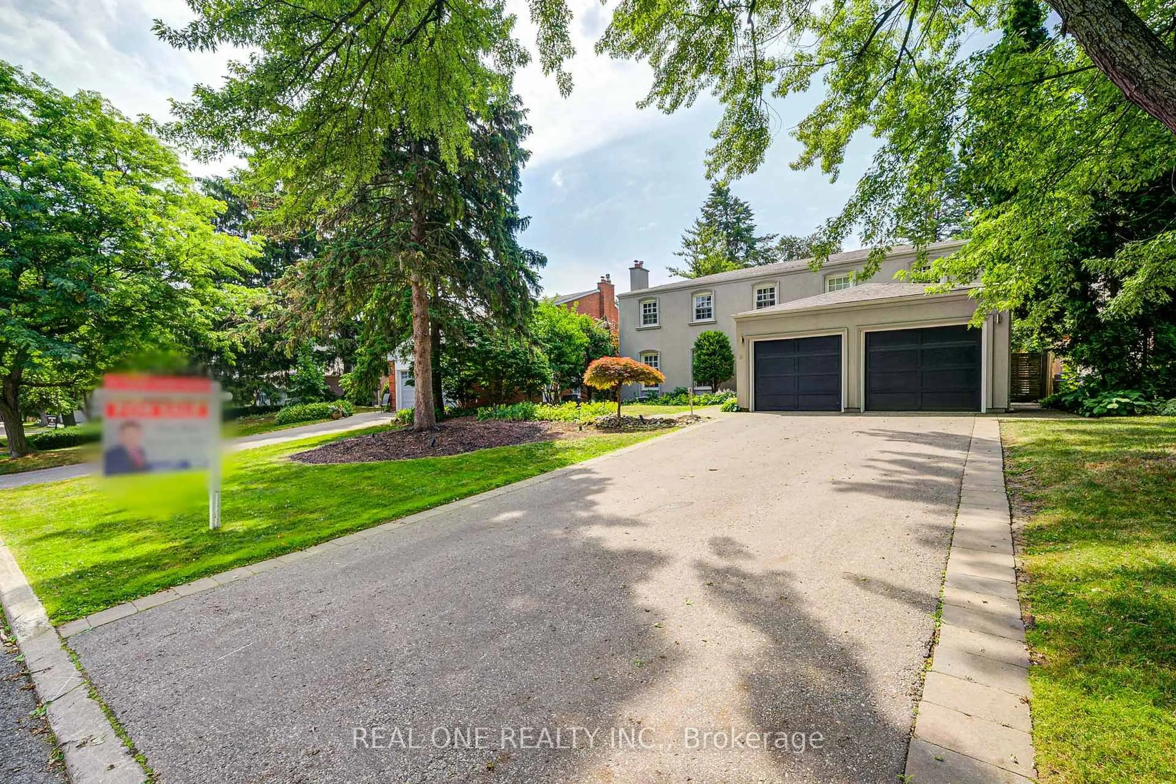 A pic from outside/outdoor area/front of a property/back of a property/a pic from drone, street for 21 Alcaine Crt, Markham Ontario L3T 2G8