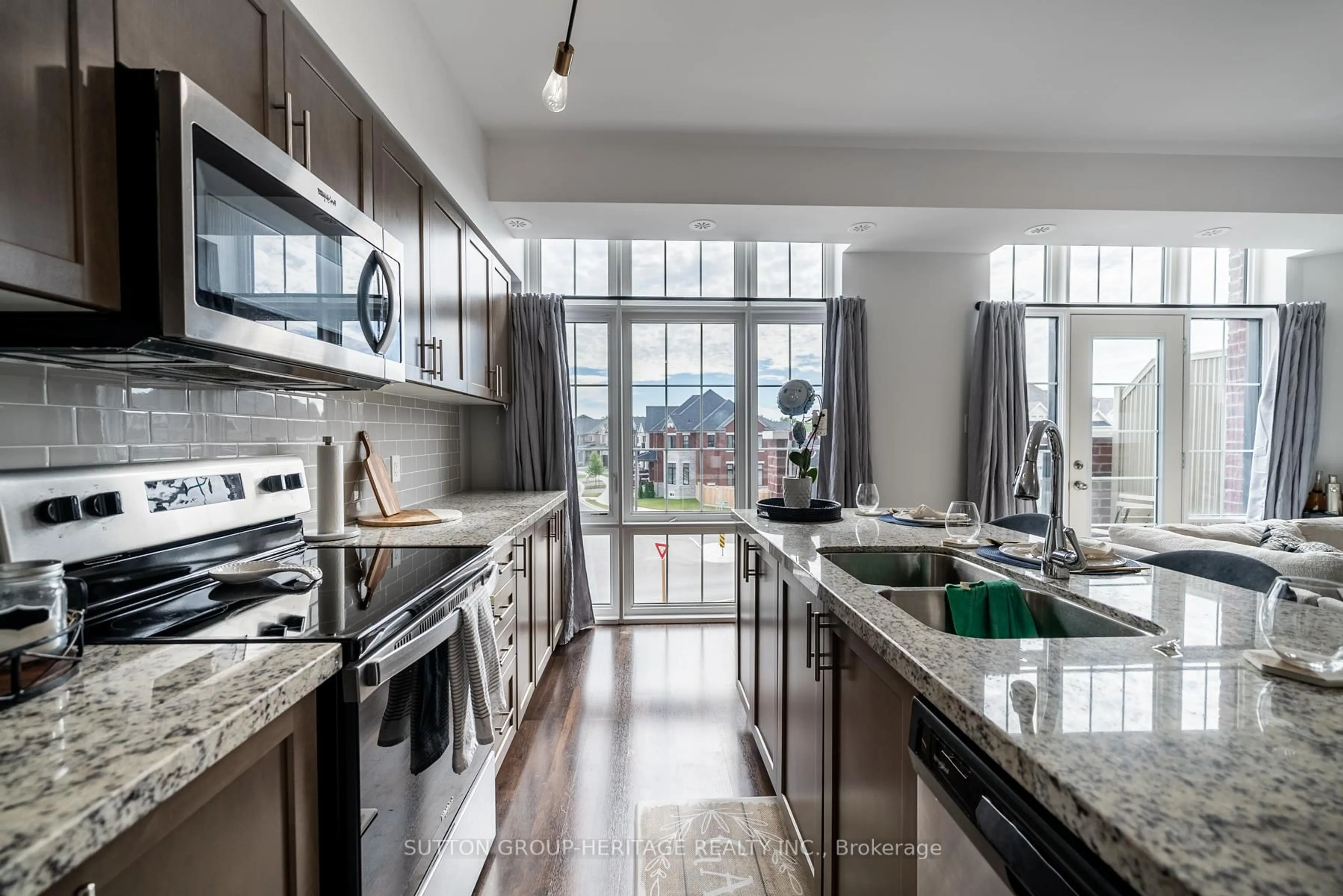 Open concept kitchen, unknown for 15 Whitaker Way #427, Whitchurch-Stouffville Ontario L4A 4T4